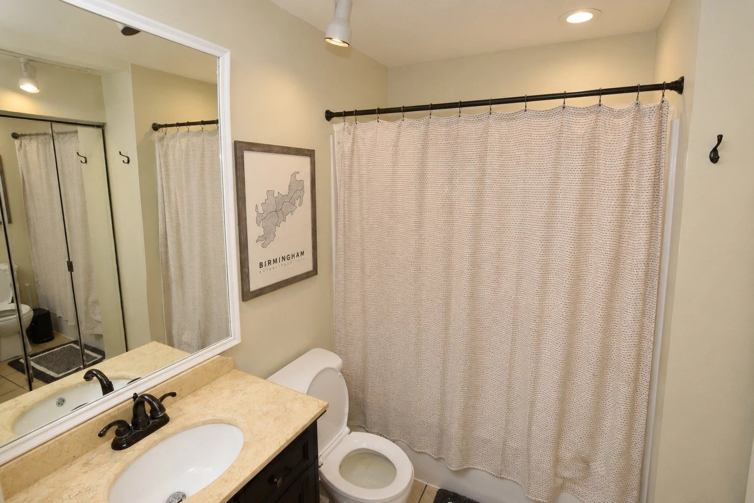 15 Bathroom.jpg