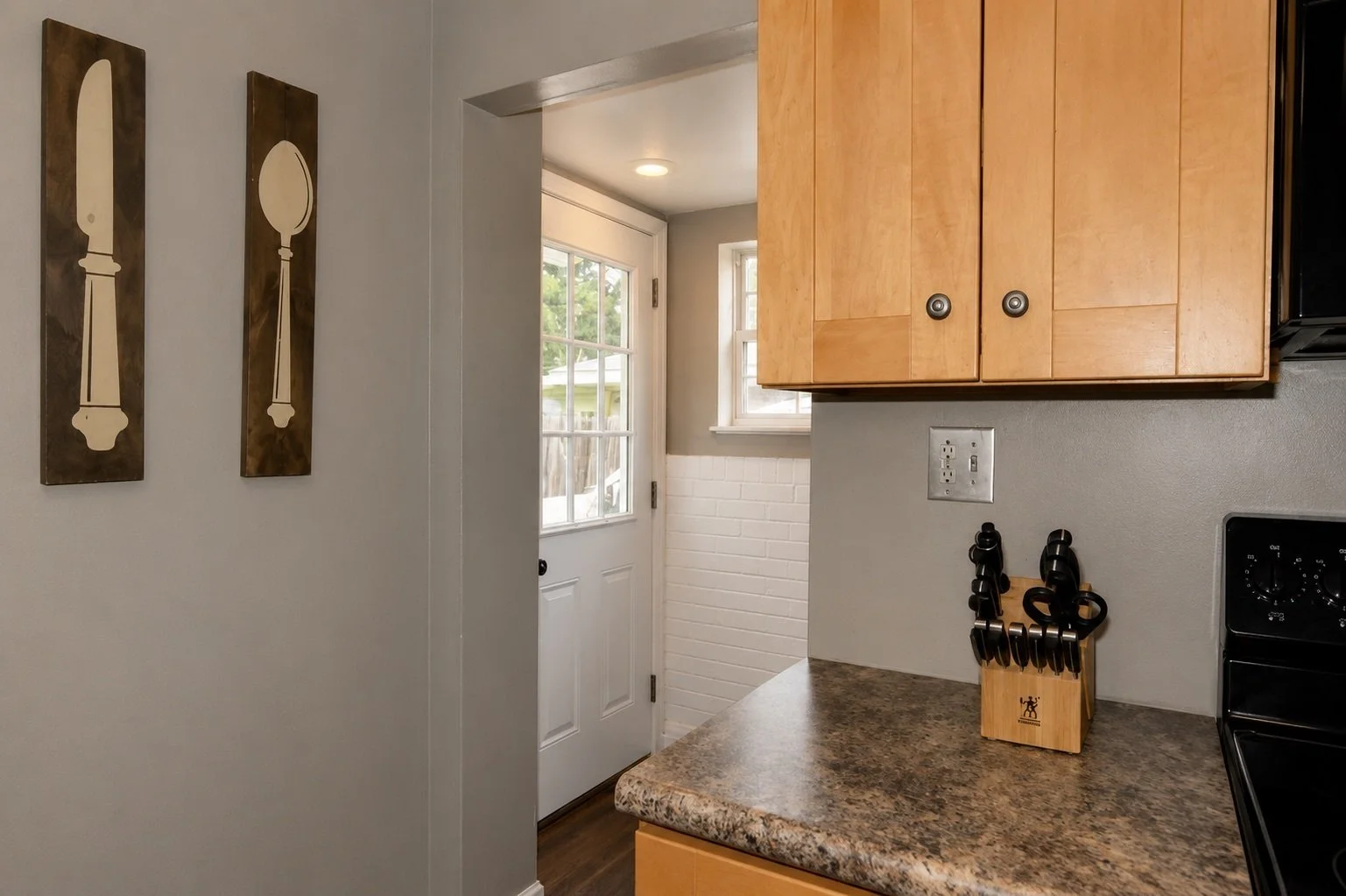 09 Kitchen 3.jpg