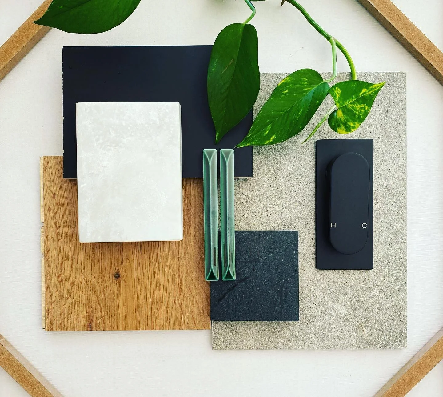 Friday flat lay feels at our Yeringba St Project.

@ydlstoneau 
@woodcut_aus
@threeballsred 
@finestone_graniteandmarble 
@laminexau 

#goldcoastdraftsman 
#goldcoasthousedesign 
#goldcoastnewhome 
#goldcoastdesigner