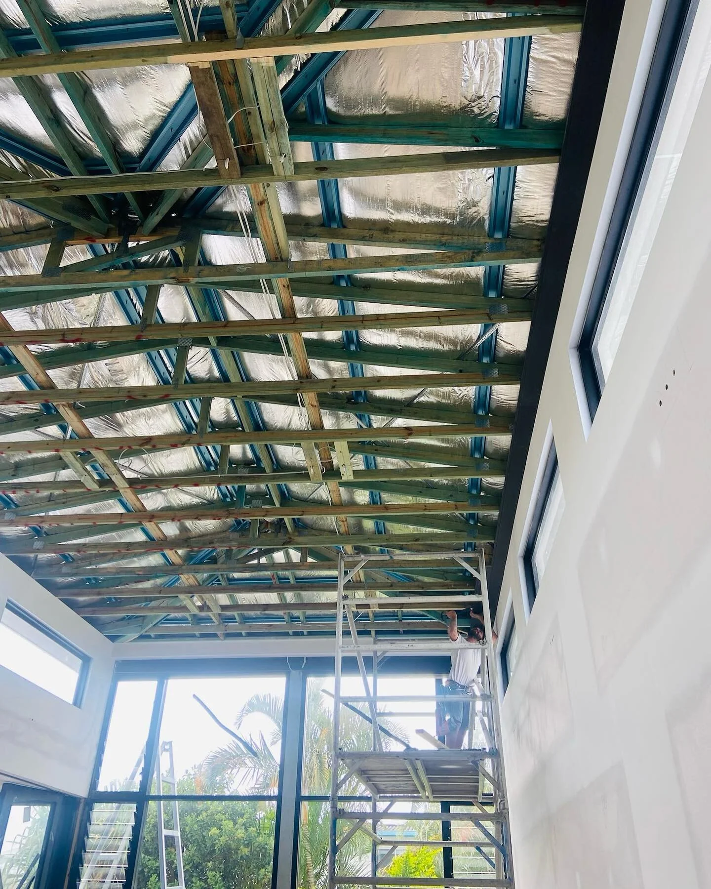 And they are up!! Ebony Satin timber ceilings completed in our Yeringba St project. 
@australian.timber.ceilings