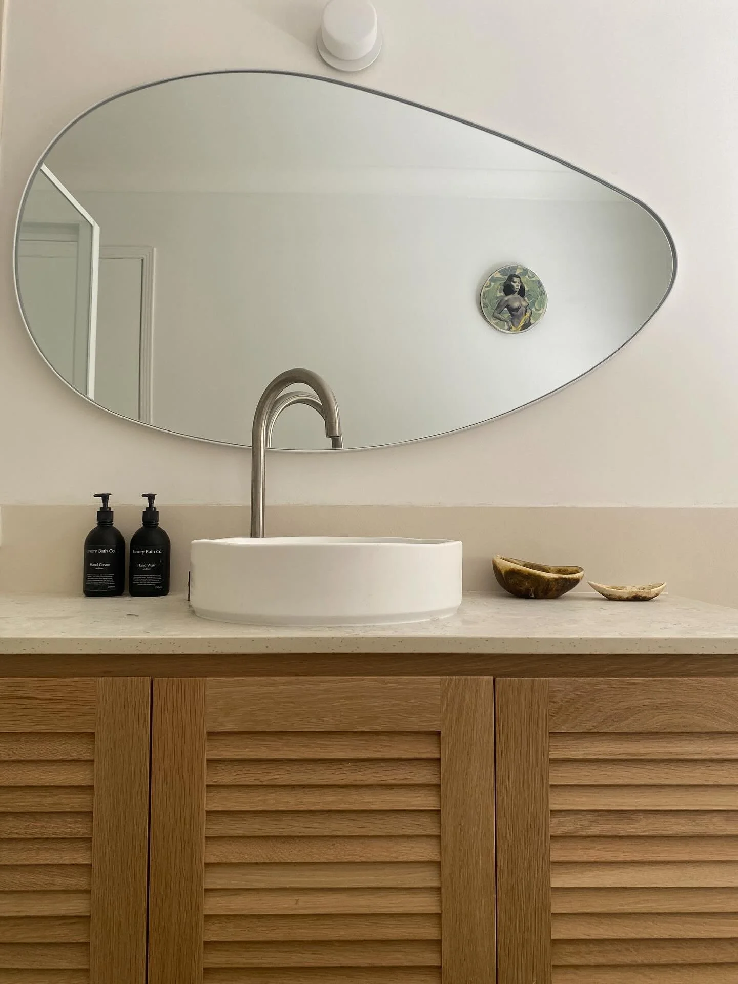 Mungala Street Bathroom Suite featuring @loughlinfurniture @abiinteriors @dektonbycosentino @framedmirrors #bathroominterior #interiordesign