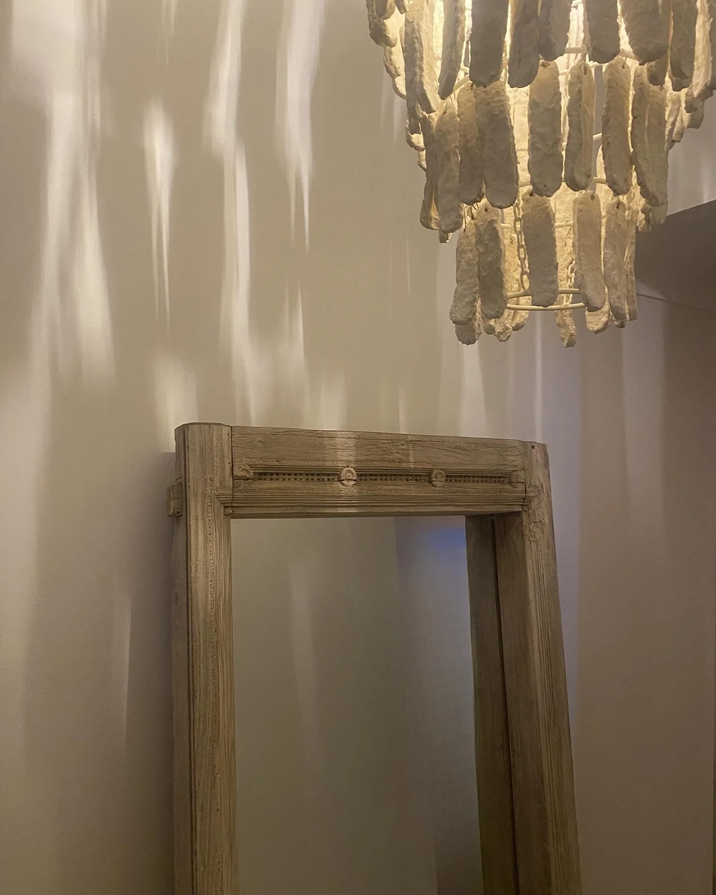A little entryway magic featuring @uniqwacollections Zula chandelier &amp; @the_byron_villa vintage Indian mirror