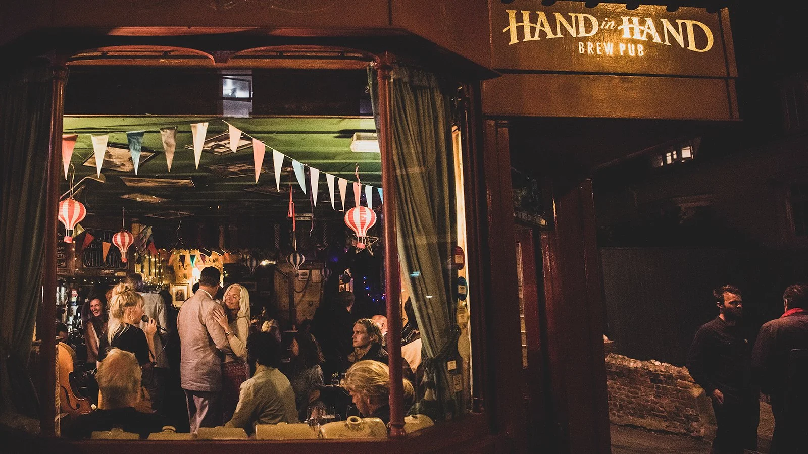 HANDinHAND_Lisa Wormsley_4 1600x900.jpg