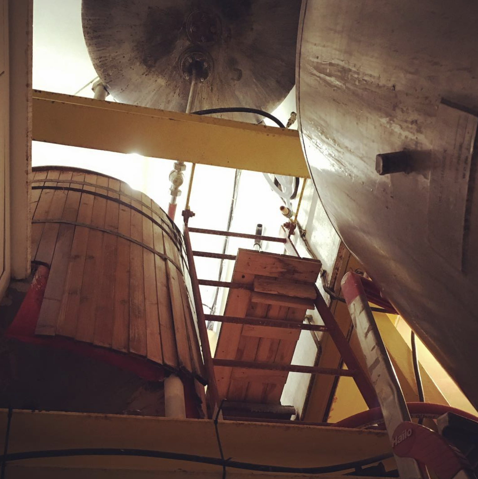 HAND BREWERY LOOKING UP.png