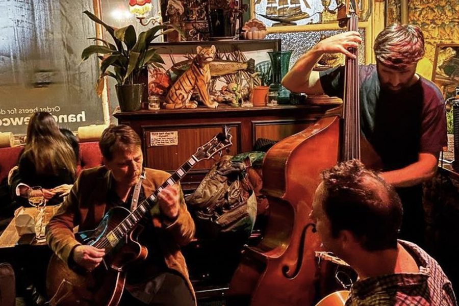 Jazz at the hand 900x600.png