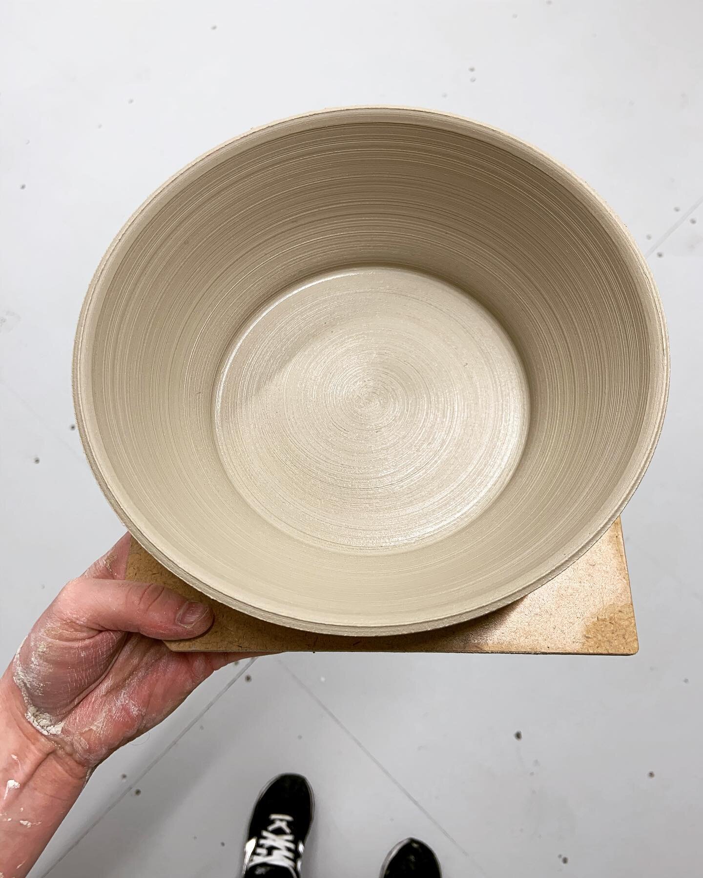 Whilst the baby sleeps Mumma ... makes bowls? 

LOVING being back on the wheel. Currently squatting at Ella&rsquo;s studio so I can steal some time out and make whatever I like without any pressures. 
She also has half decent chat so it&rsquo;s a win
