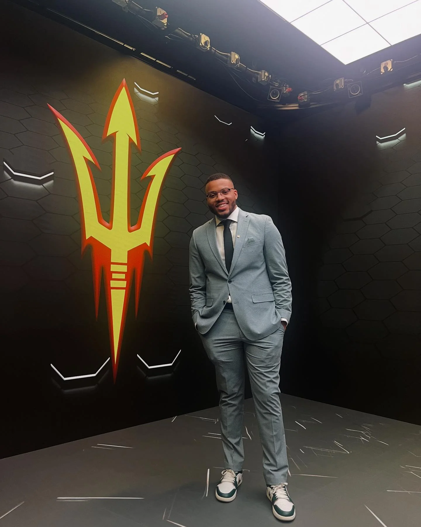 🔱: One step closer!! Shooting my capstone assignment✅😭. I hosted/produced/directed the first sports segment ever in our new volumetric stage/studio space. Helping build graphics, shooting out in the field, and taking lead on lighting/audio/everythi