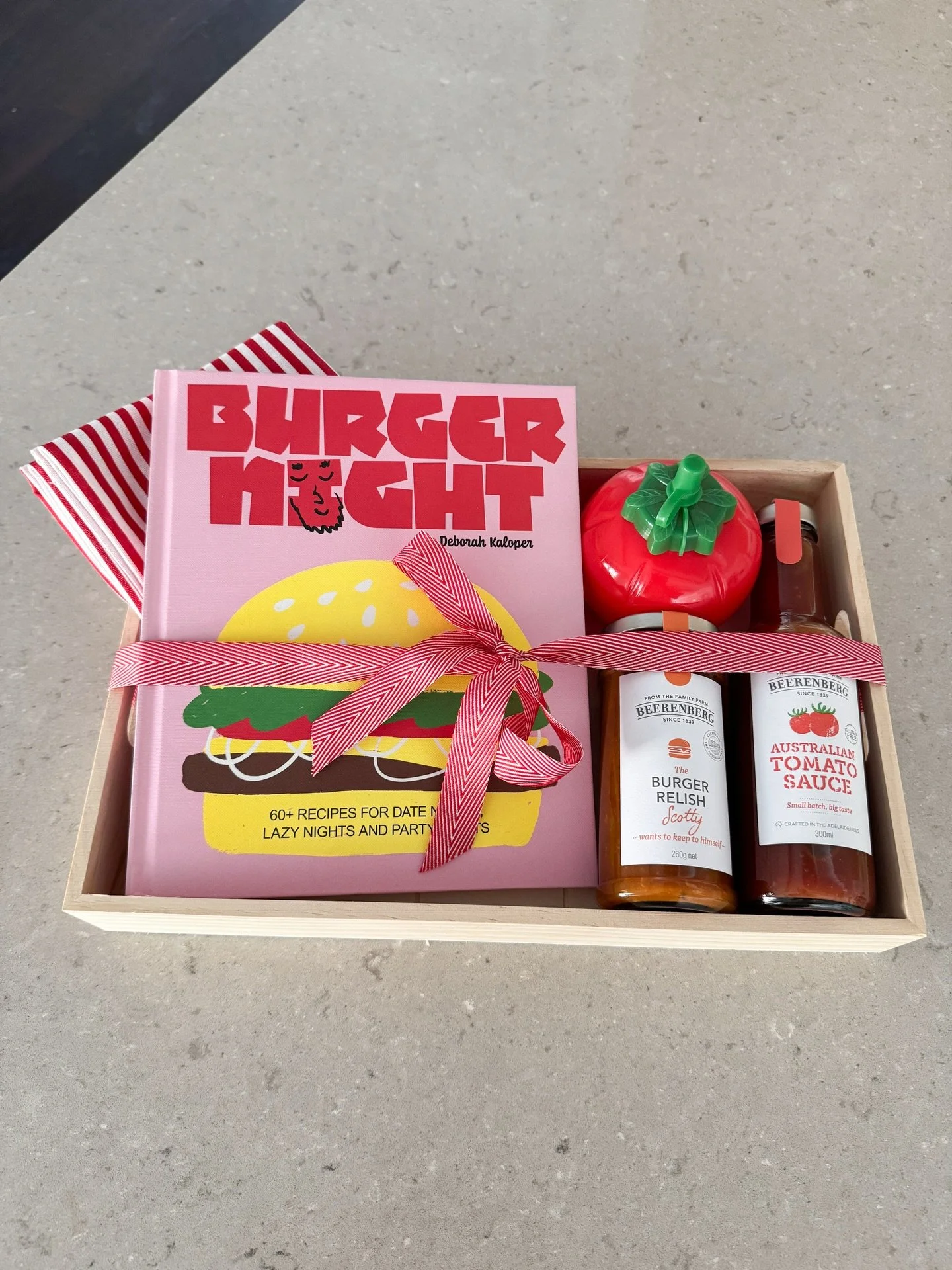 Here&rsquo;s a fun and super simple gift idea you can create for under $50! A Burger Night experience 🍔

Everything can be picked up from just two stores which make this gift quick and easy to put together&hellip;

🍅 @kmartaus for:
- Burger Night c