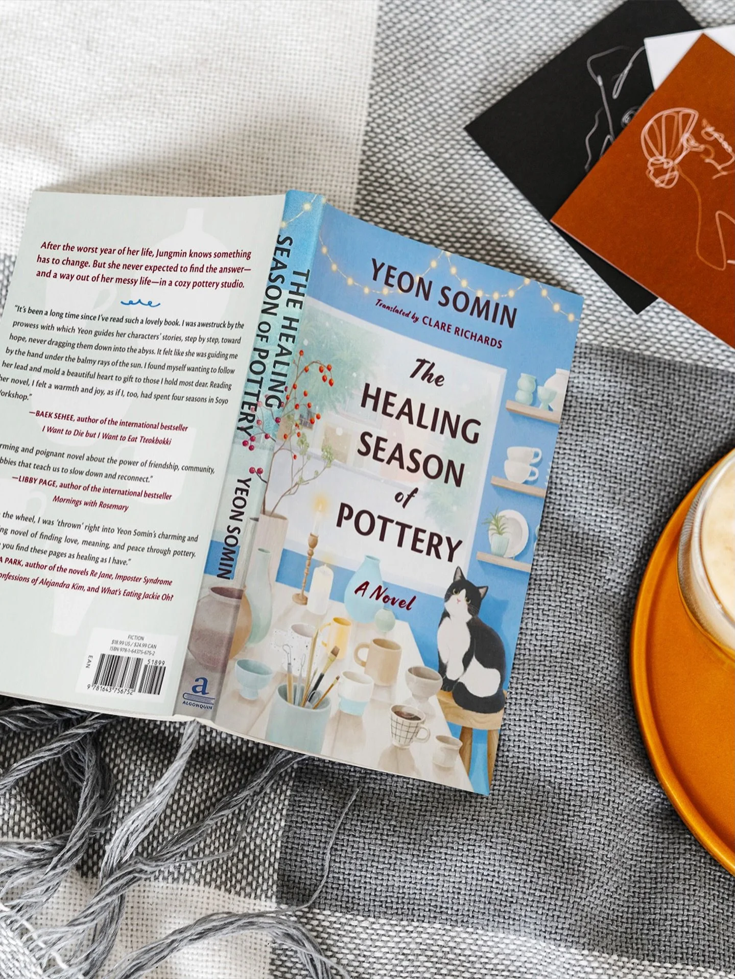 For the month of December, our Dosan Hakdang Bookcub has been reading The Healing Season Of Pottery (공방의 계절) by @itssominy with English translation by @clarehannahmary 🐈&zwj;⬛☕️

Today, our club will meet to talk about the book - which invites reade