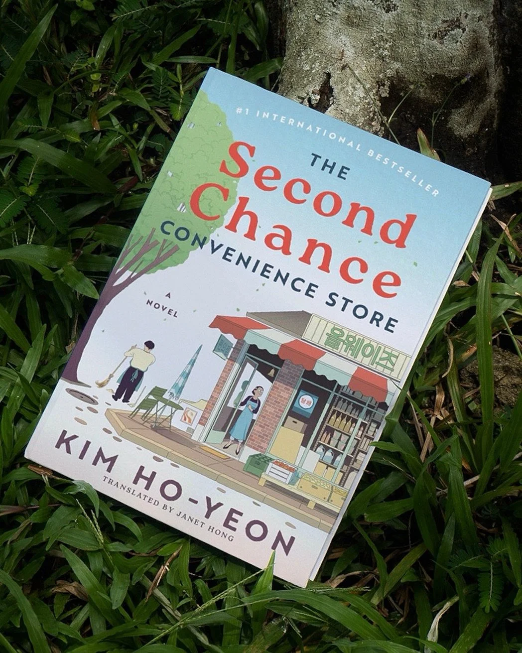 For APRIL- our bookclub DOSAN HAKDANG has been reading &ldquo;The Second Chance Convenience Store&rdquo; (불편한 편의점) by&nbsp;Kim Ho Yeon and translated by @janet_hong333. 🍙🥤🏪

In the book, &ldquo;a millennial turned magical girl must combat climate 