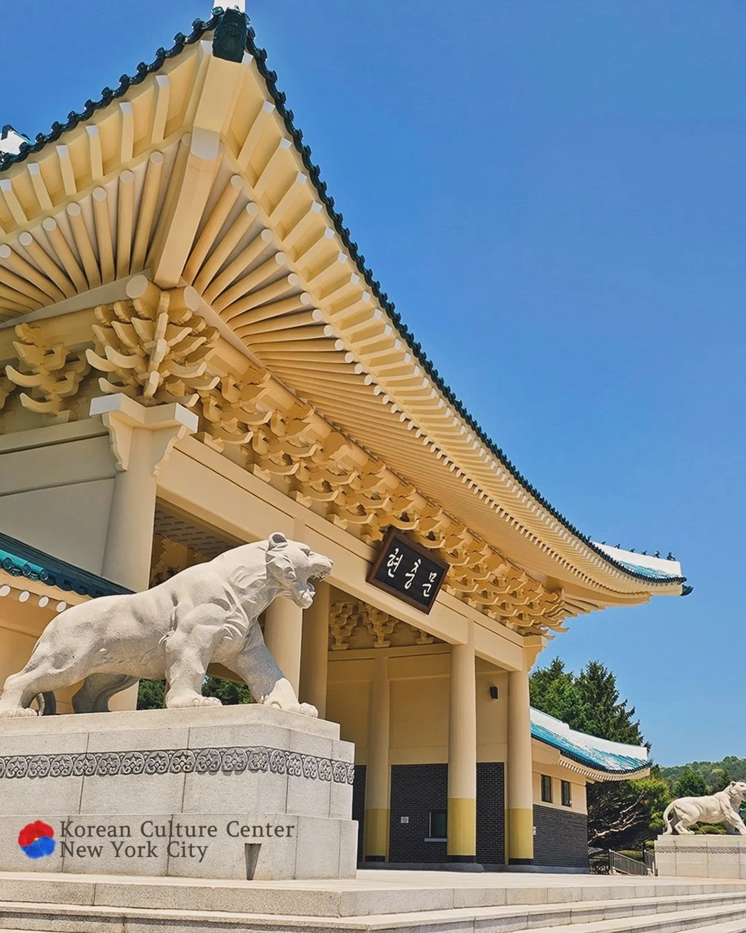 현충일 - Memorial Day is celebrated in South Korea on June 6 🇰🇷

The celebration was established in 1956, to honor fallen soldiers in the Korean War, but was expanded in 1965 to recognize pre-WWII independence fighters and military dead from all moder