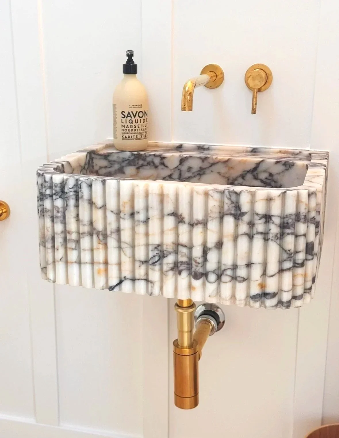 Badezimmer im Marmor look in Kilchberg, Schweiz. 