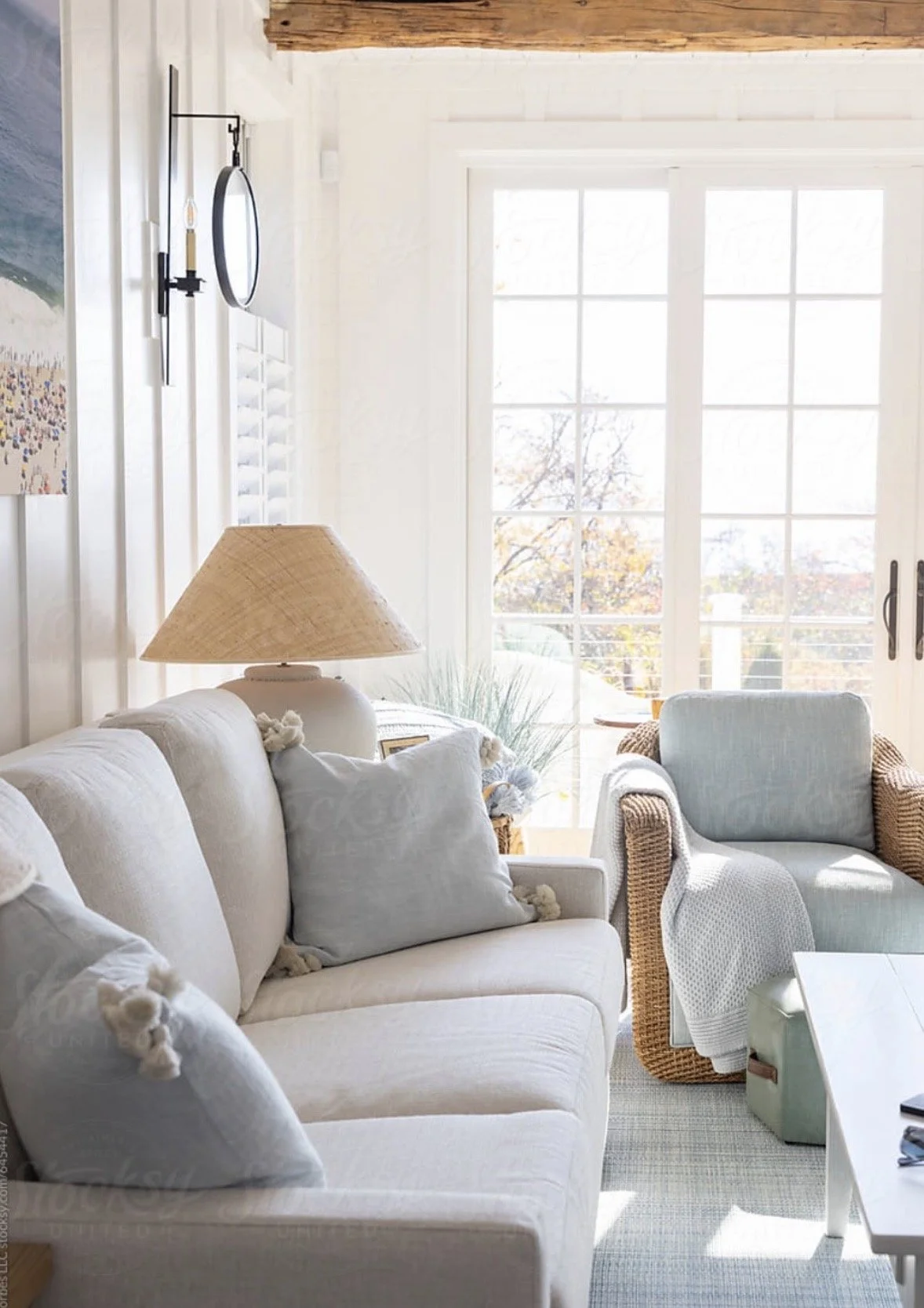 Helles Wohnzimmer in Thalwil designed bei Maison Barbara. 