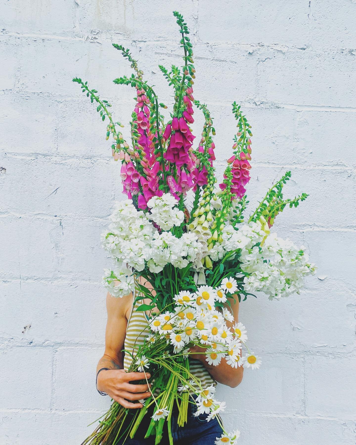 Been laying low on the gram. Busy in the fields, busy in my head, but these magical meadow fairy bouquets made my heart flutter. Available all weekend @wtdiner. 
Ups, downs, highs and lows. Thank you friends and fam who have been holding me, and lift