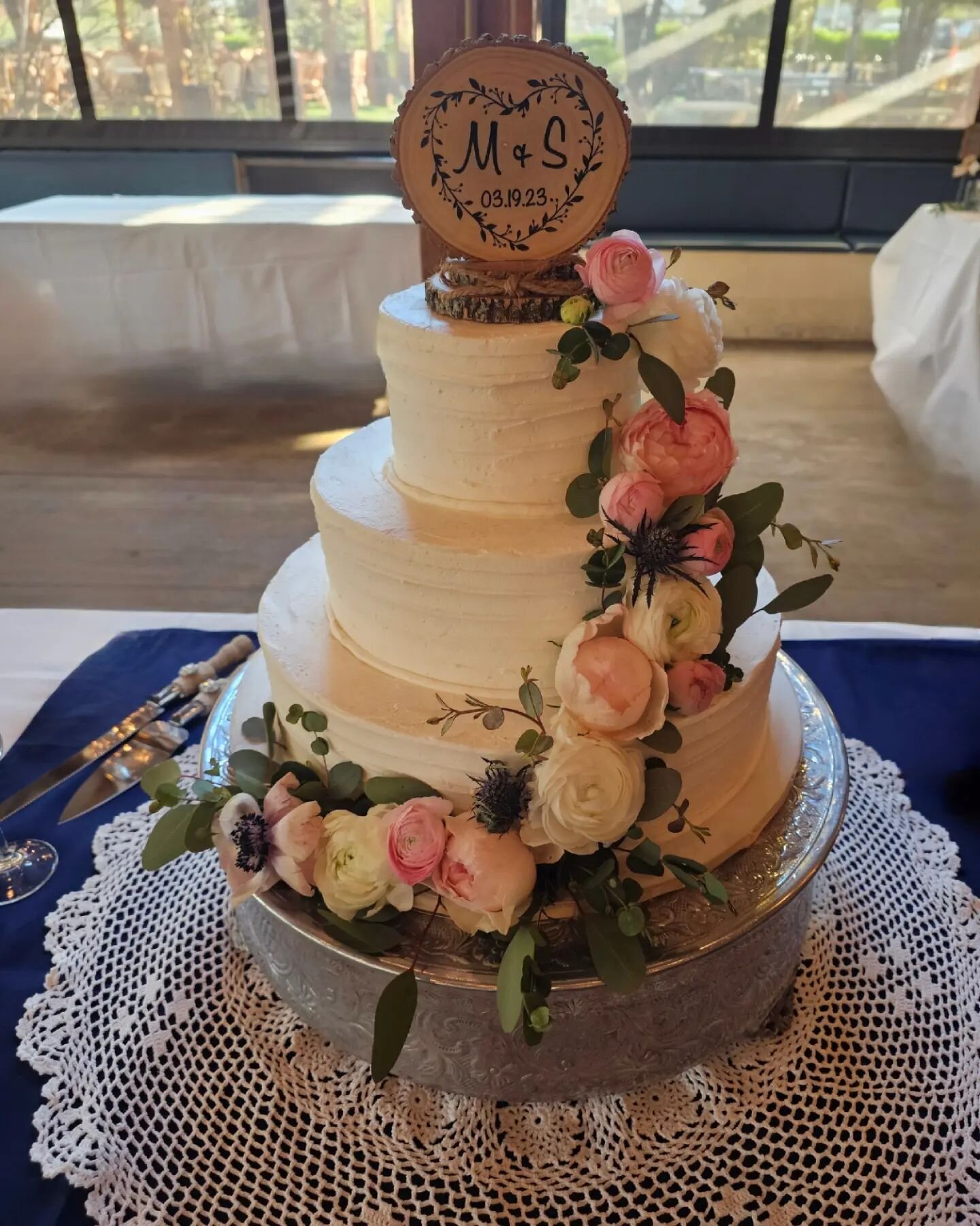 Amazing day for the early morning wedding!
Congratulations to the happy couple!

#elenascakesdallas 
#dallasweddingcakes 
#dallasbakery 
#dallasweddingplanning