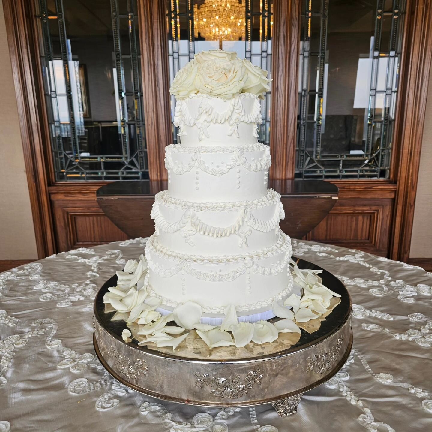 Beautiful cake with buttercream designs. Congratulations to the happy couple!

#elenascakesdallas 
#dallasweddingplanning 
#dallasbakery 
#dallasweddingcakes 
#elegantweddingcake 
#butterrcreamweddingcake