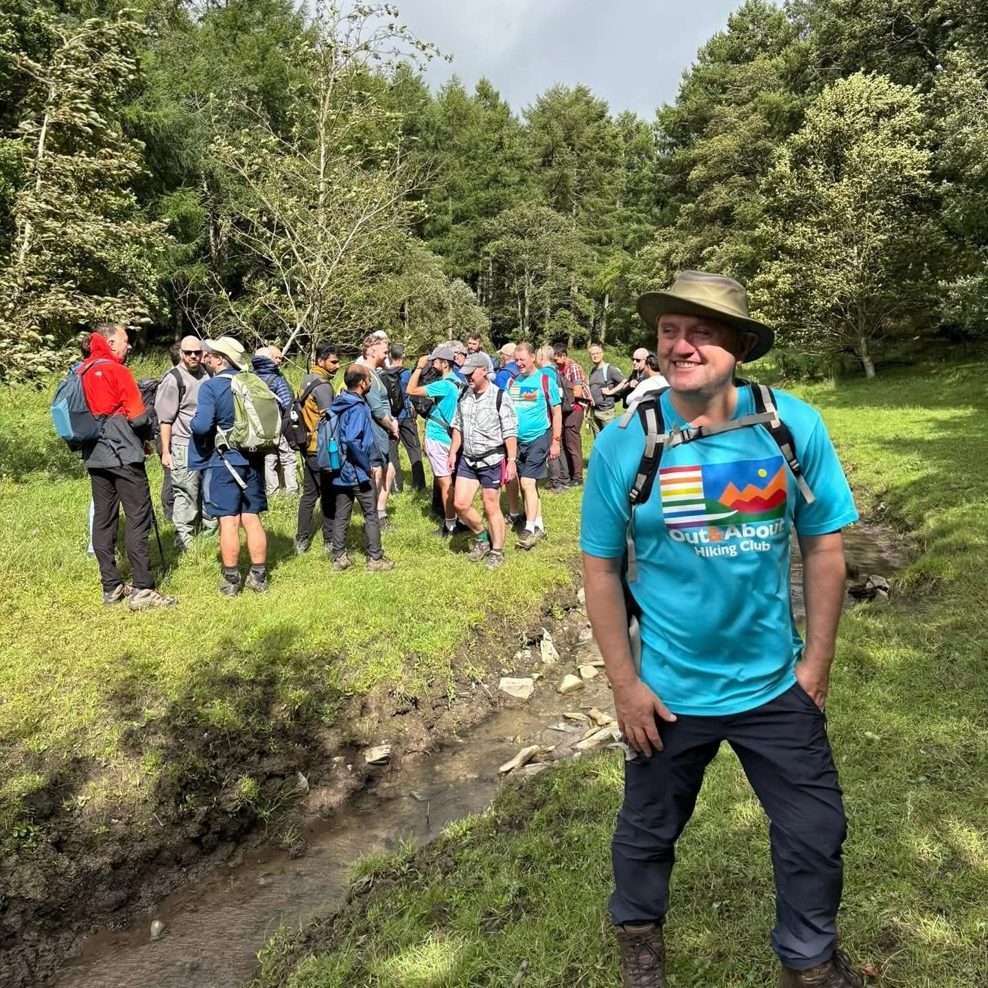 ☀️ 14km of stunning trails from Blessington Lakes to Russborough House today. Big thank you to Stephen and David L for keeping us on track! We lucked out with blue skies most of the way 🌿💛