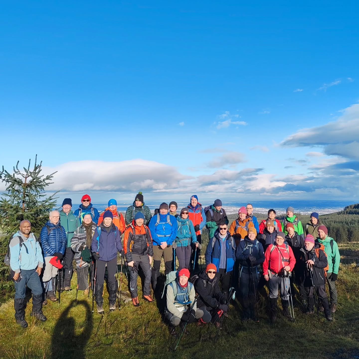 29 out for the passage tombs on Seefing and Seechon. Thanks to Cathal and Ciaran for leading the groups!
#gayhiking #lgbtqhiking #gayhikers #gayhikingclub