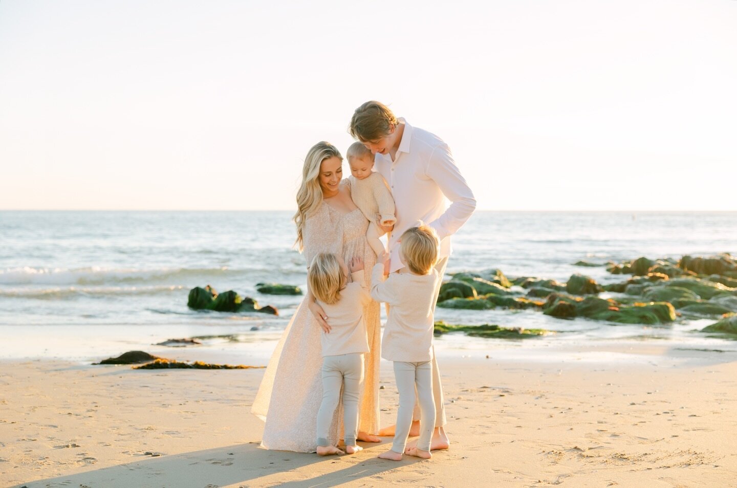 A family session at the beach is always a good idea! Post holiday rush, and just the most special way to document your life with your little ones. 

#NewportBeachFamilyPhotographer
#FamilyPhotographyOC
#NewportBeachKids
#OrangeCountyFamilies
#FamilyP