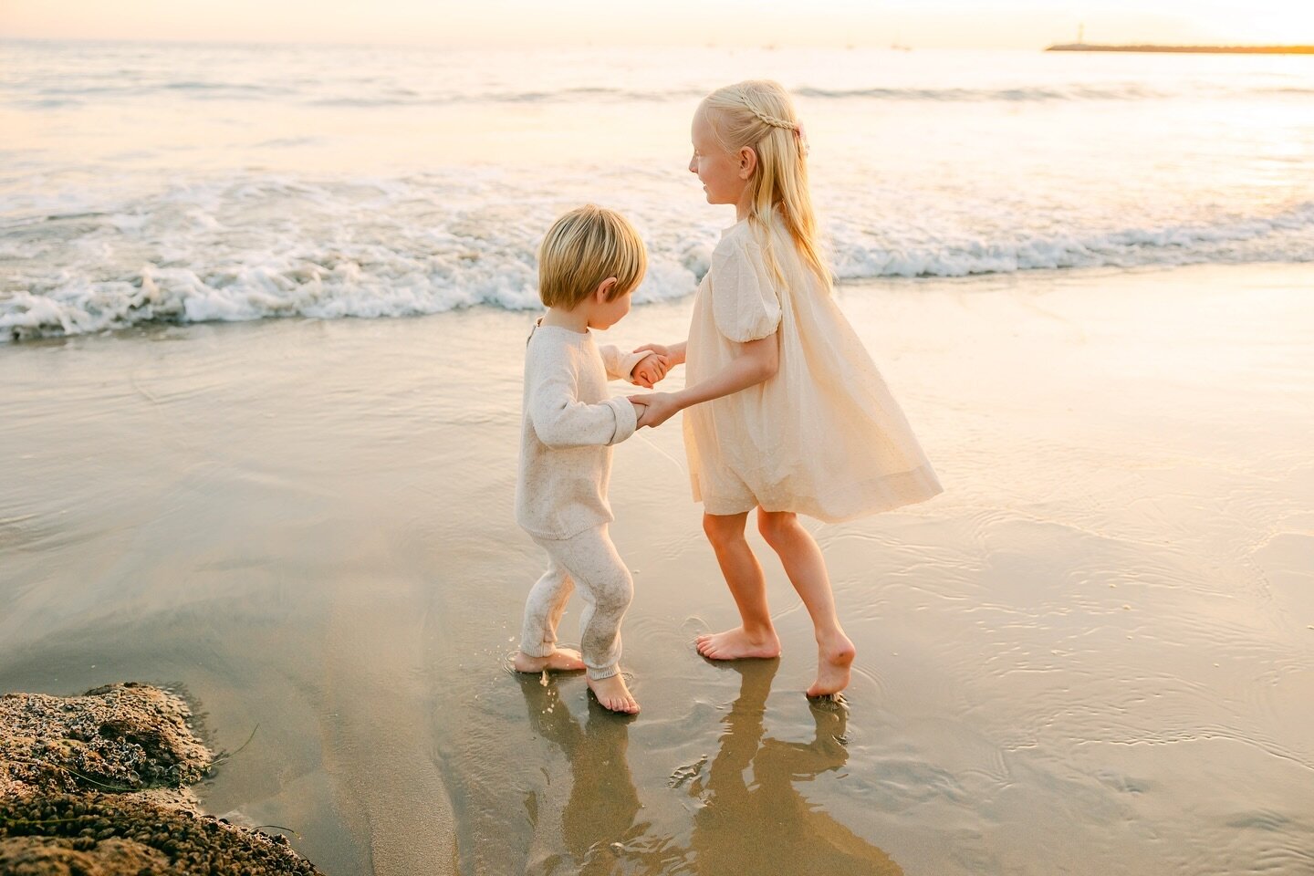 Happy Easter!!! 🐣 beach sessions are back in full swing!

#NewportBeachFamilyPhotographer
#FamilyPhotographyOC
#NewportBeachKids
#OrangeCountyFamilies
#FamilyPortraitSessions
#SoCalFamilyPhotography
#FamilyMomentsNB
#NewportBeachMemories
#FamilyPhot