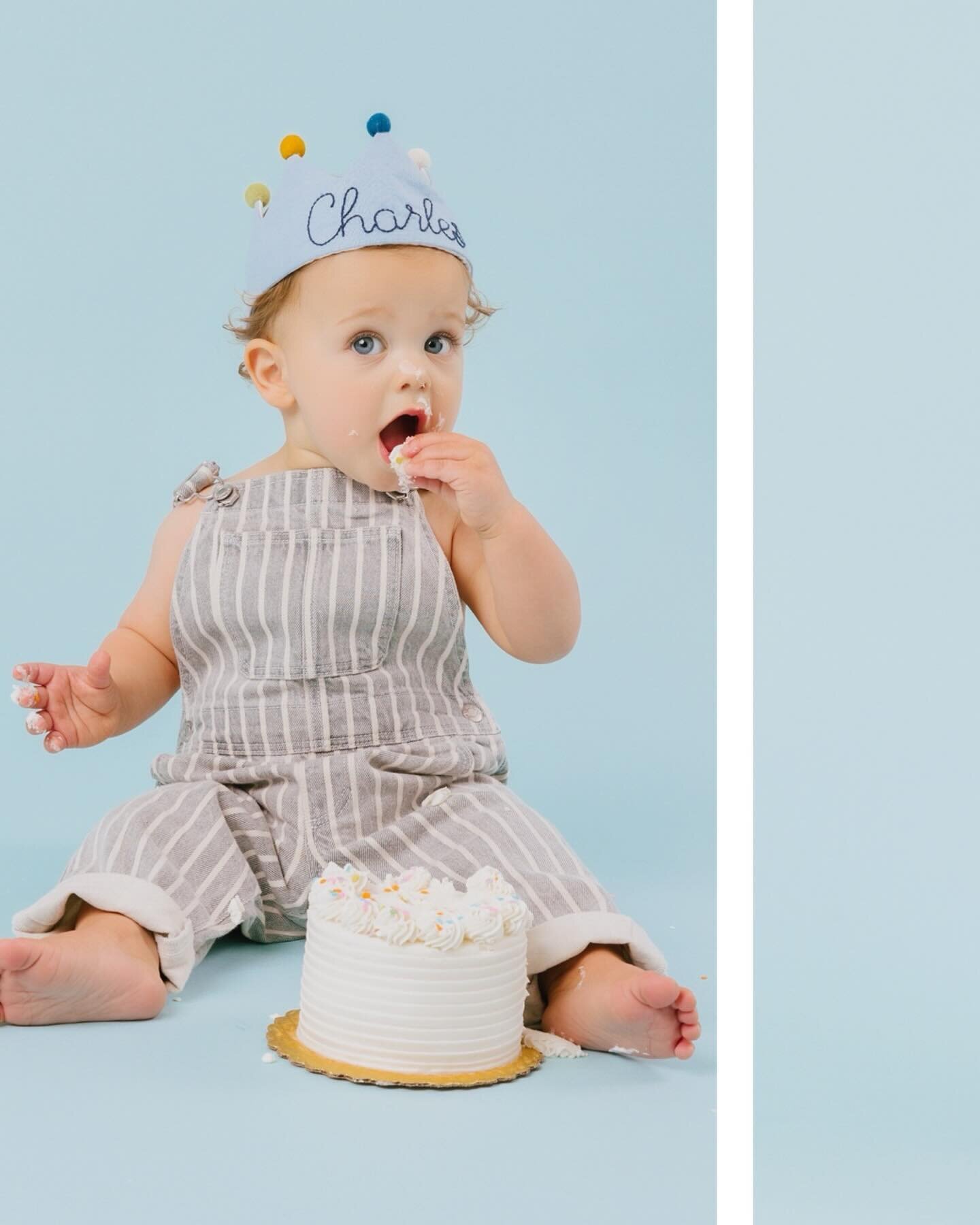 I think the modern cake smash is one of my favorite shoot styles 🥳

Are you looking to capture timeless and elegant moments that will become treasured family heirlooms for generations to come? My luxury photography studio specializes in creating hei