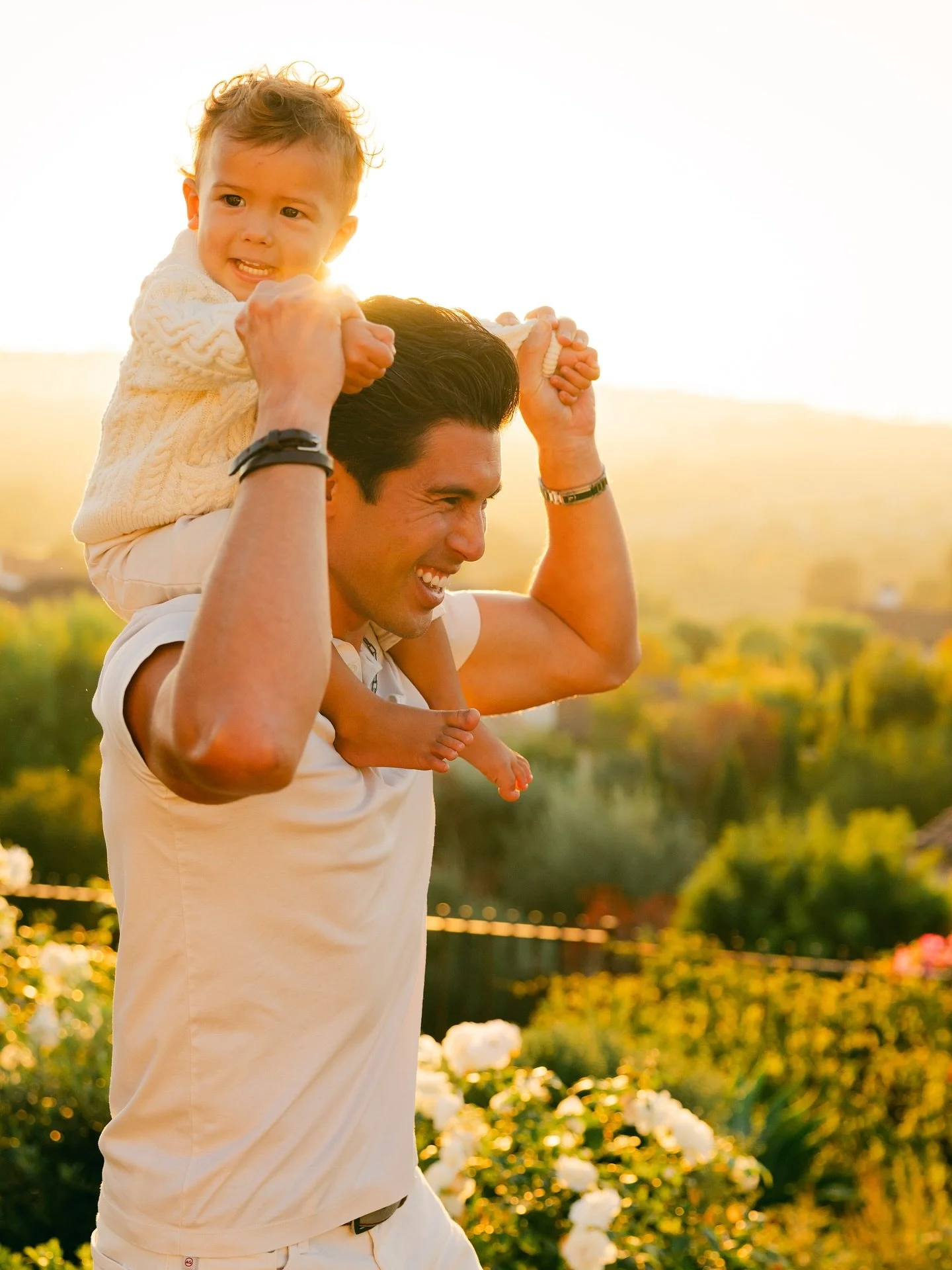 I love an at home session, kids feel comfortable, we can get creative, and you end up with images that perfectly capture your family 🤍📸🤍