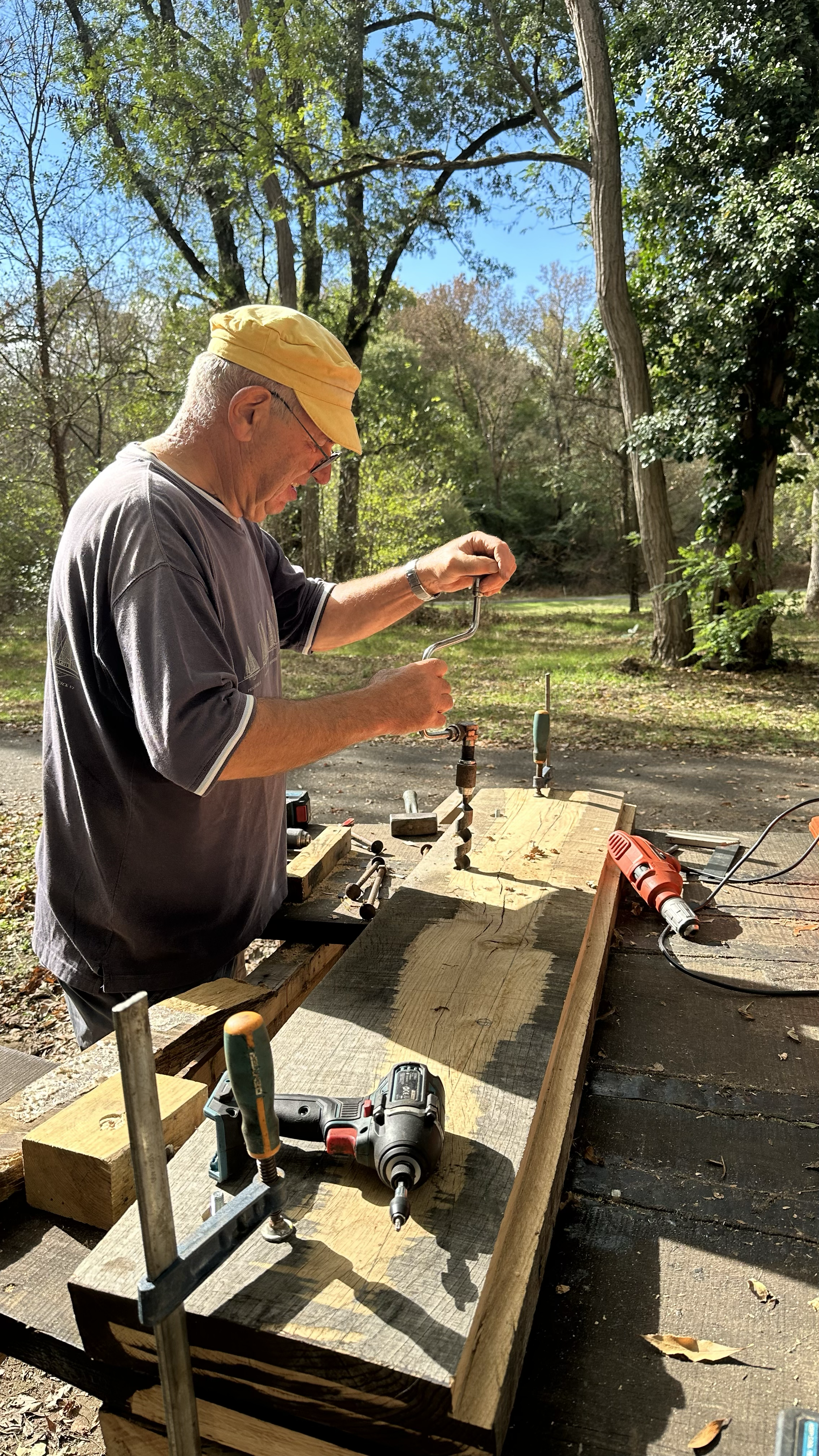 Pour un bateau traditionnel il faut parfois des outils traditionnels...