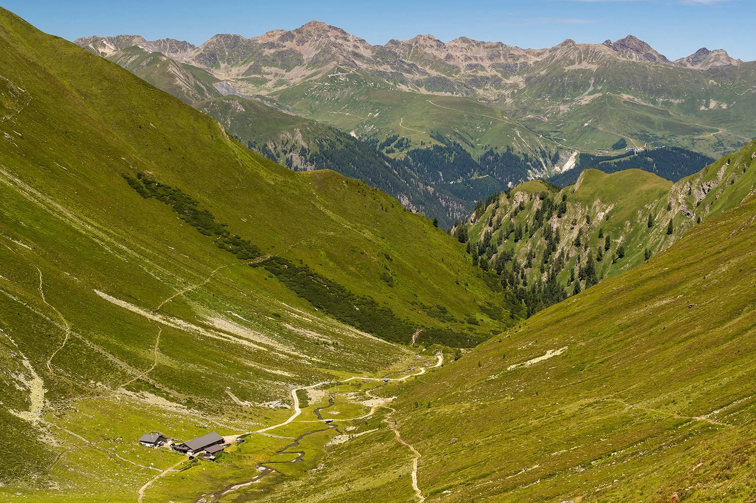 Die Platzalm mit Blick zum Talausgang