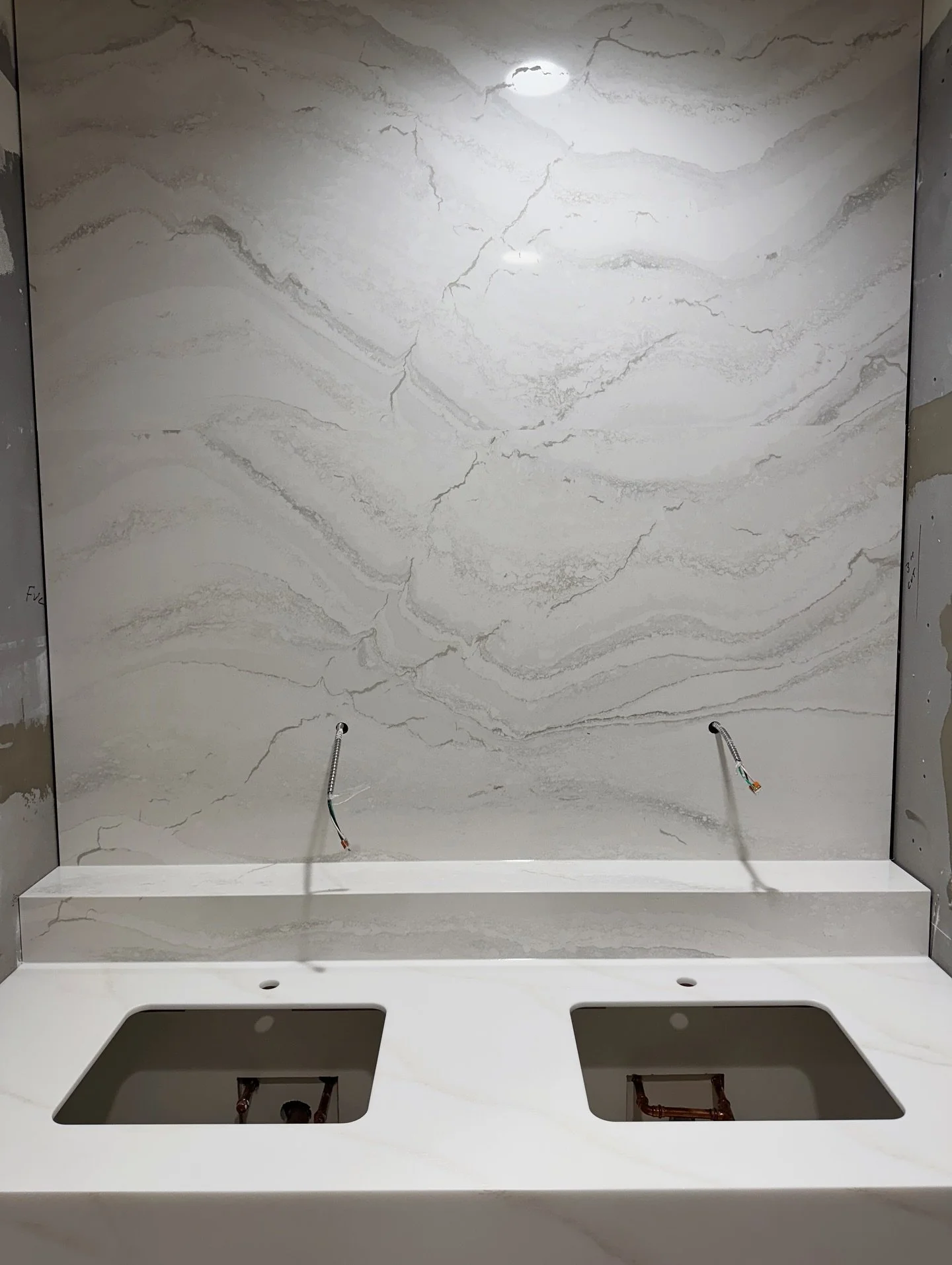 Bellevue Square Mall just got a nice little bathroom refresh and we were lucky enough to be able to do the full height backsplash for the walls! @cambriasurfaces &ldquo;Inverness Everleigh&rdquo; Quartz went great with their solid surface vanities! #