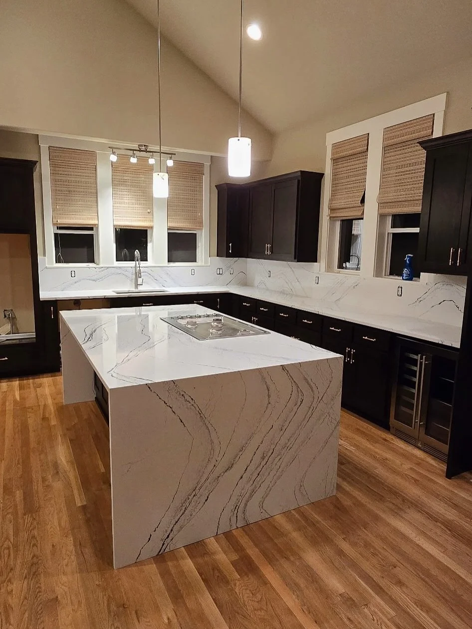 Cambria&rsquo;s Luxury Design &ldquo;Portrush&rdquo; is STUNNING!! Especially when you pair it with double waterfalls and full height backsplash 🤤🤤🤤 @cambriasurfaces  #quartzcountertops #quartz #kitchenremodels #kitchenupgrade