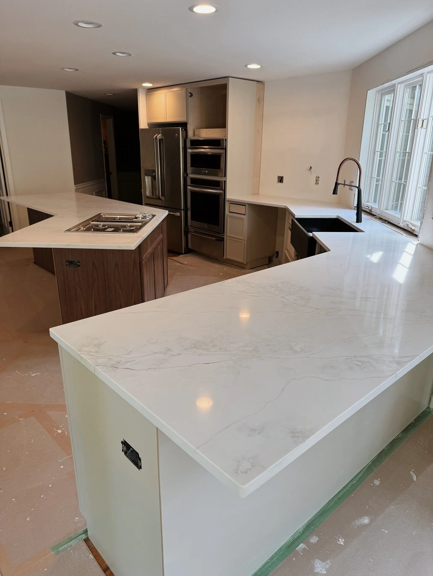 Stratus Surfaces new Paonazzo quartz is stunning 👏🏻 #kitchenrenovation #kitchenremodel #granitecountertops #homeremodelingideas #thehausgraniteco #bathroomremodeling #bathroomrenovation