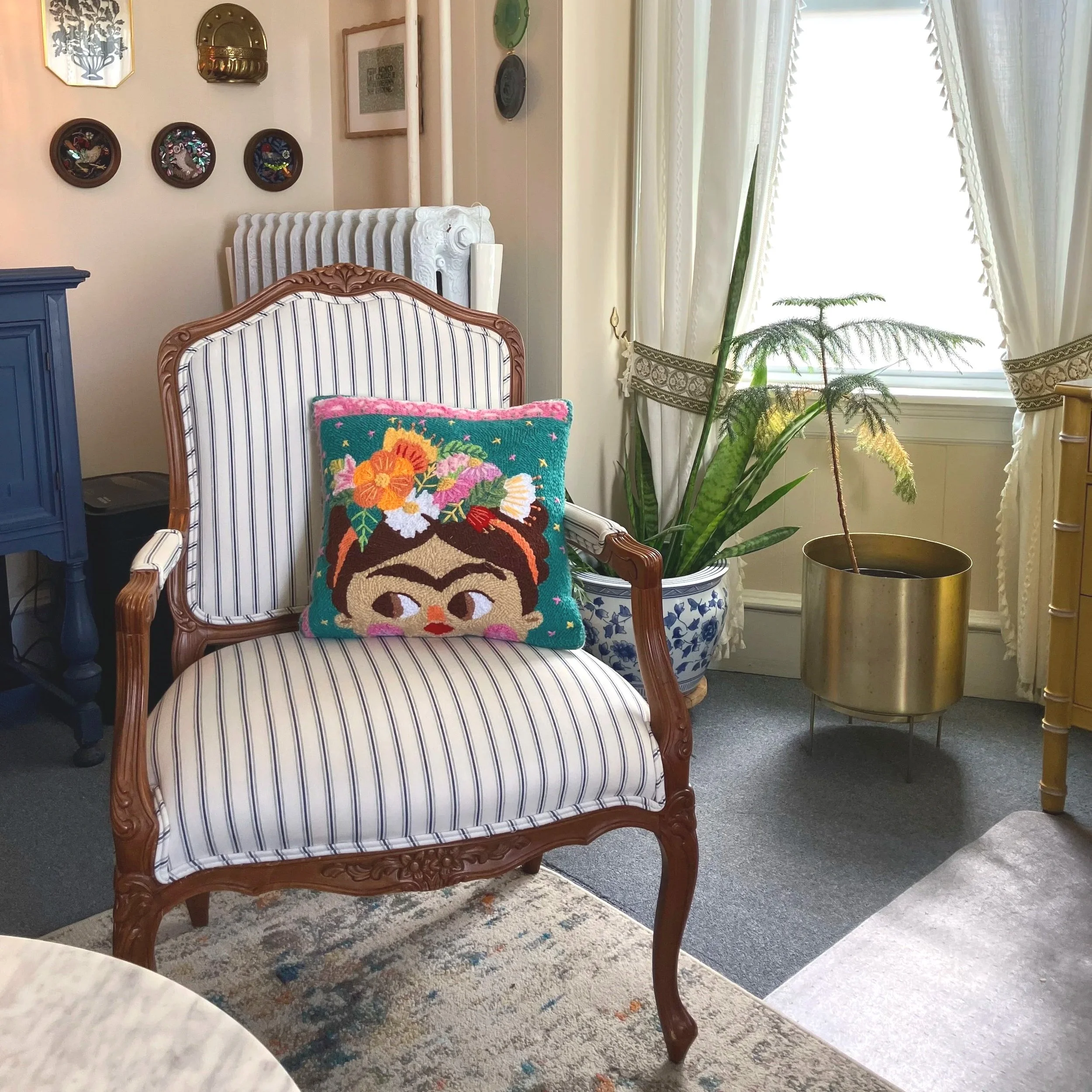 A photo of a pretty chair with a textured pillow at Oak Grove Counseling LLC's office in Delaware County. Meg Rogers, LMFT works with adults who have had difficult childhood experiences and want to let the past remain in the past so they can live ful