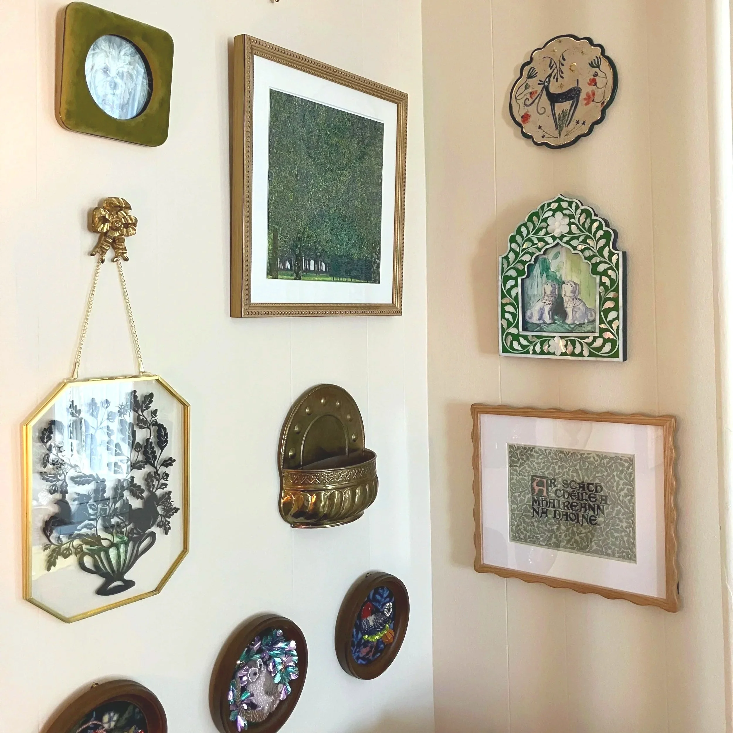 Art and nature are sources of healing at the Haverford Township office of Meg Rogers, LMFT. At Oak Grove Counseling, you'll find a variety of textures, colors, and objects to focus on while you do the hard work of trauma healing and recovery.