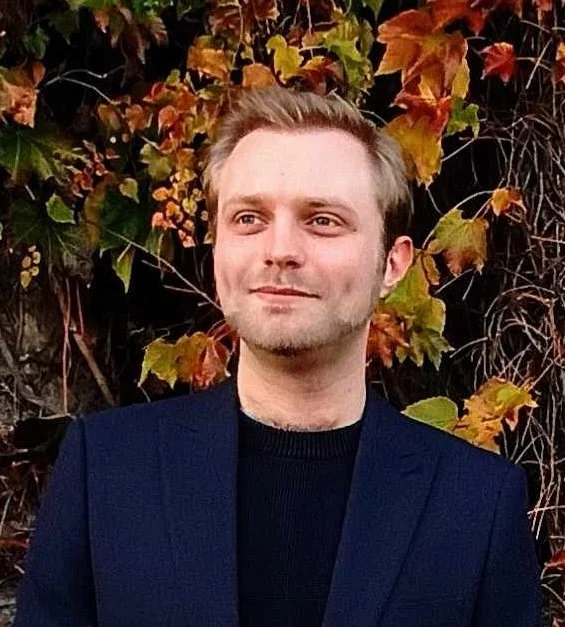 LinkedIn pic.jpg