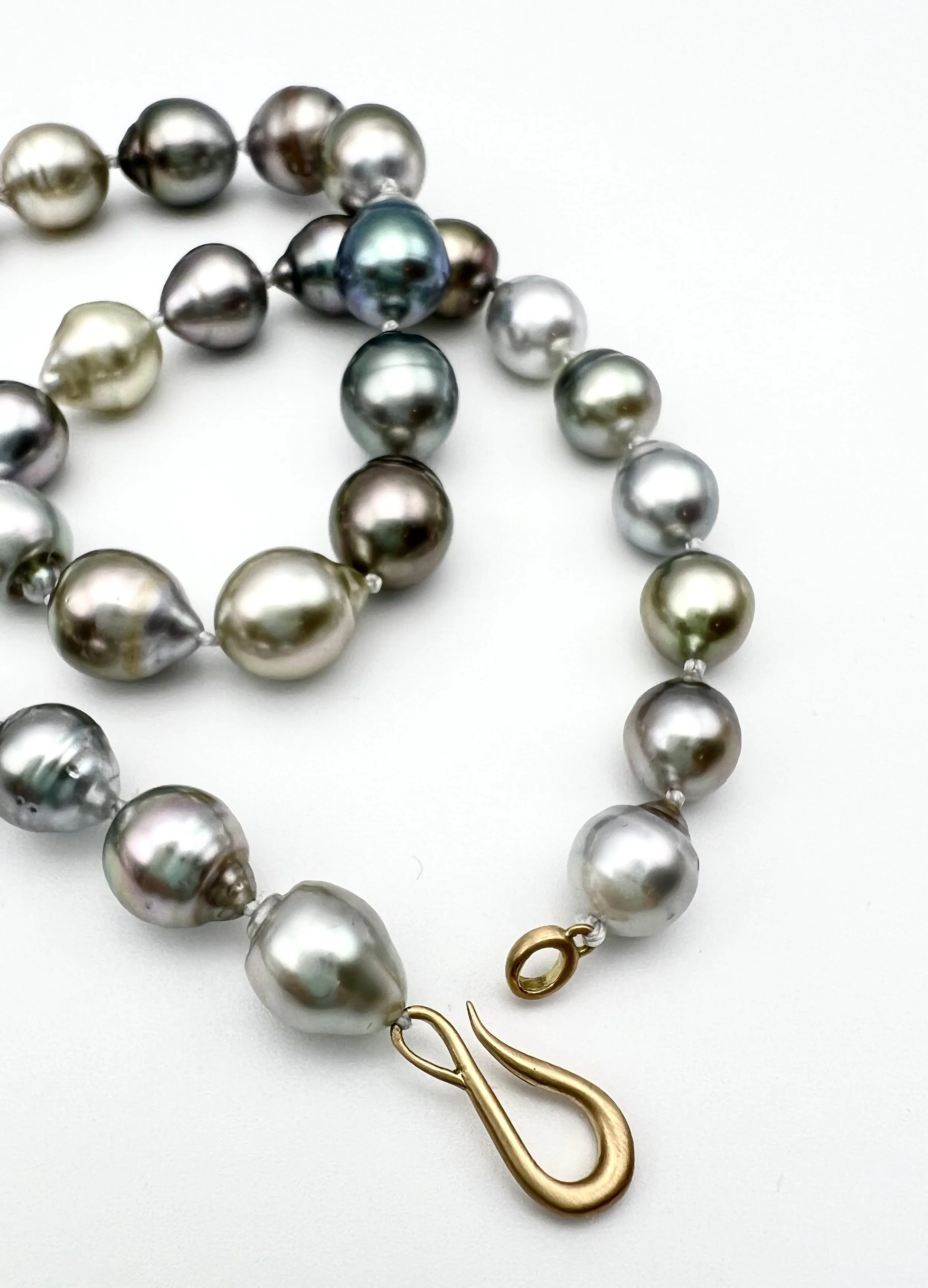 Tahitian-pearl-necklace-sculpted -14k-gold-clasp.jpeg