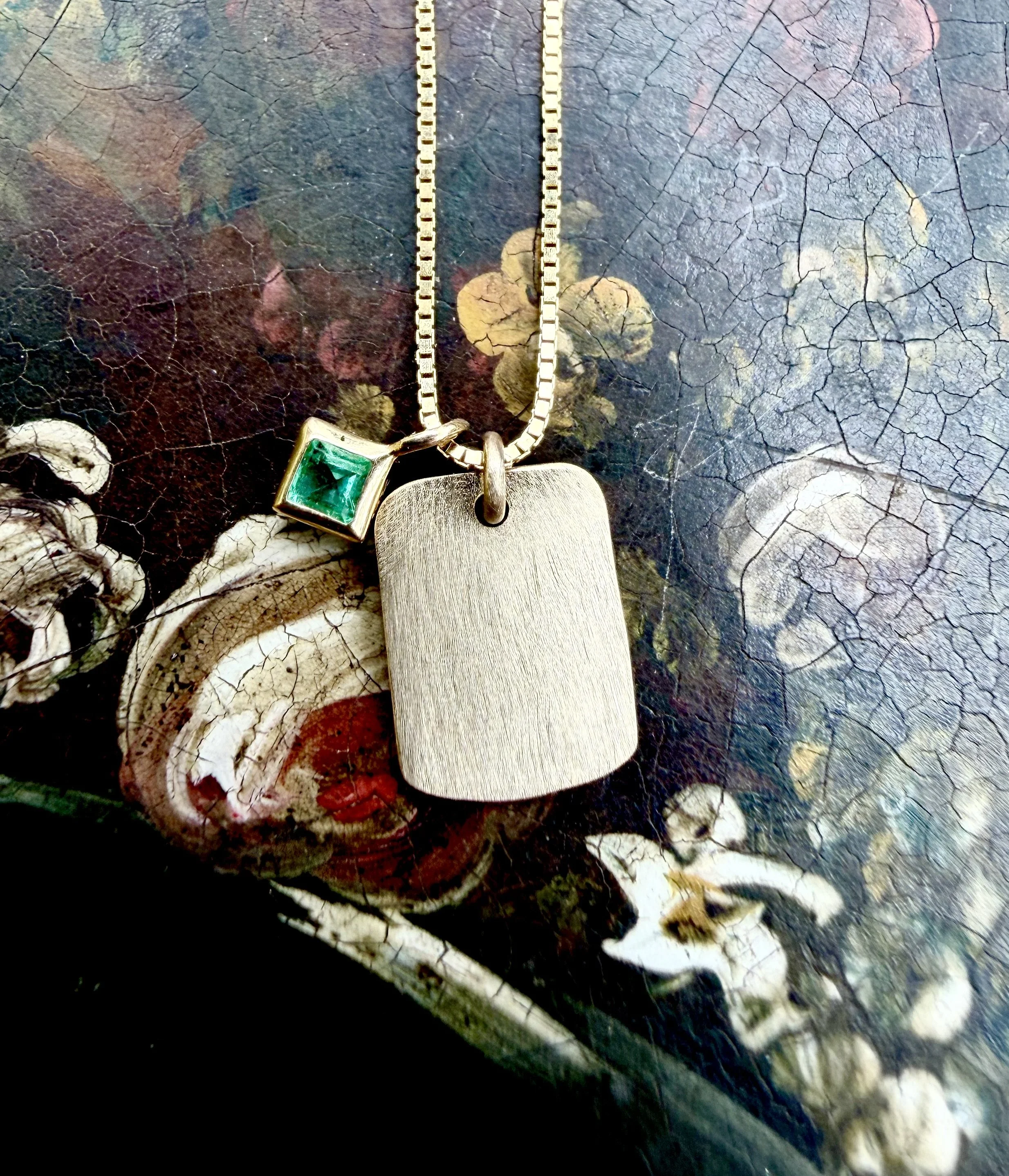 Engravable 14k gold dog tag necklace with green emerald charm, personalized jewelry gift for Mother’s Day