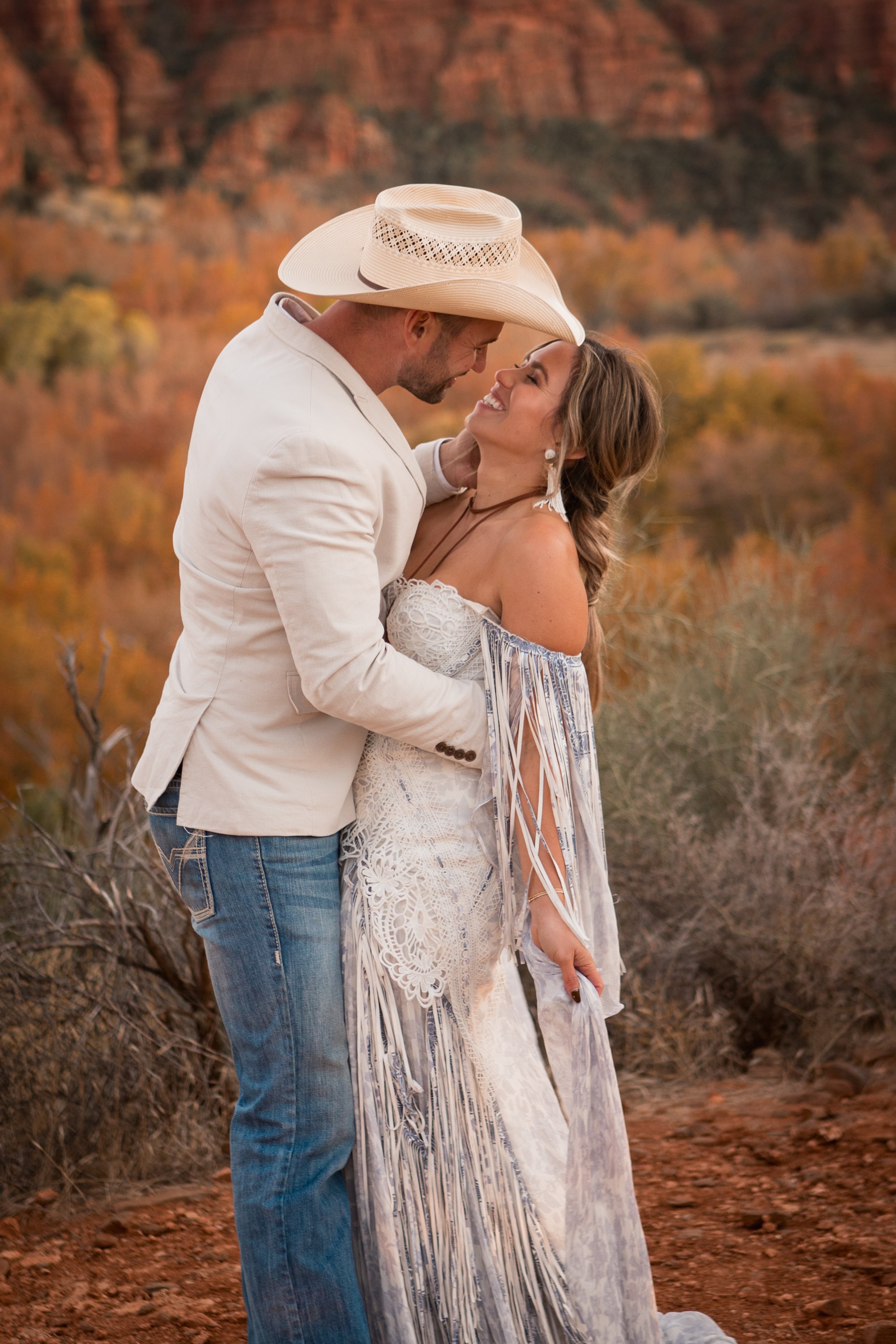 Arizona couple embracing with cowboy hats