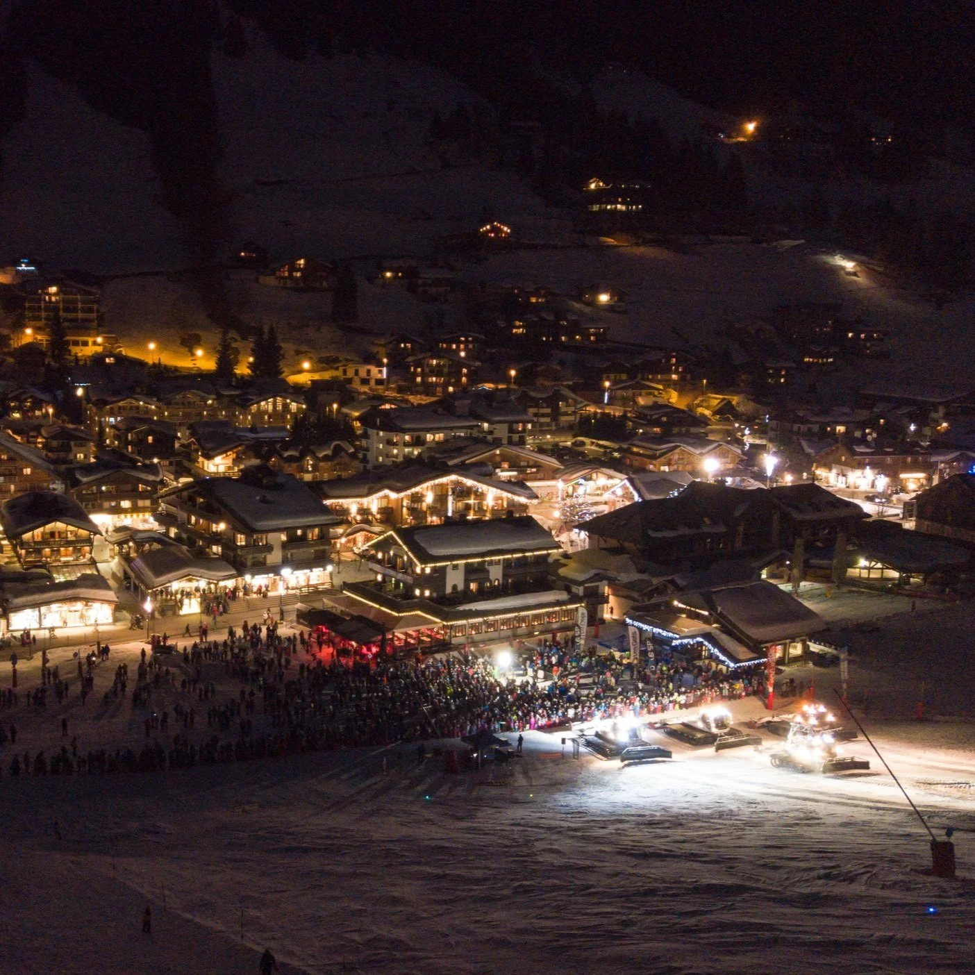 Red_Ski_Show_Drone_cp_Les+Gets+Tourisme_Valentin+Ducrettet.jpg