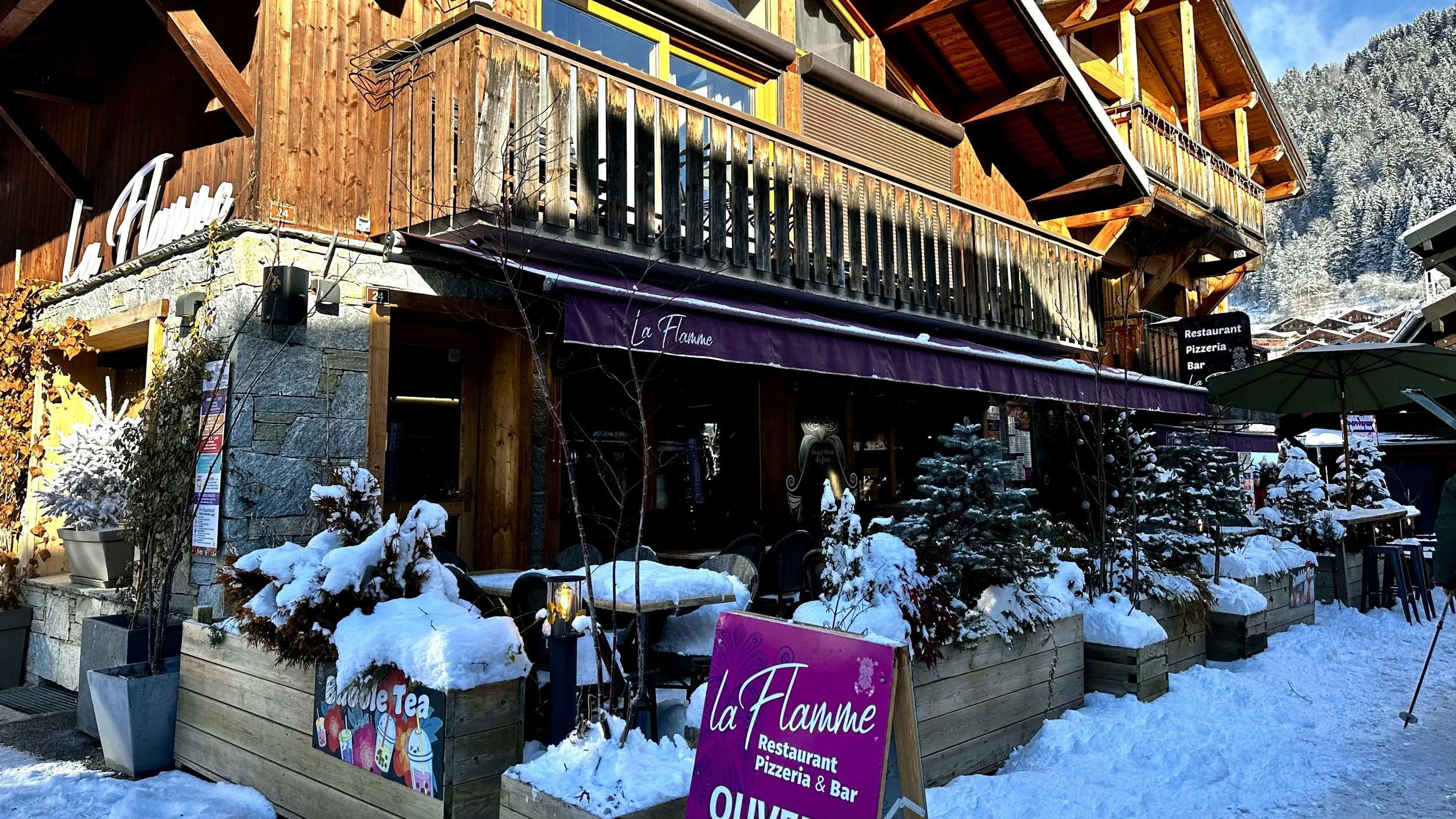 La Flamme - RIght next to the Super Morzine lift, this gorgeous restaurant is more than burgers, but... they are fabulous!  Loads of mountain cheeses as options and also some brillitantly thought out mushroom sauces, think cepes and morels!  Highly r