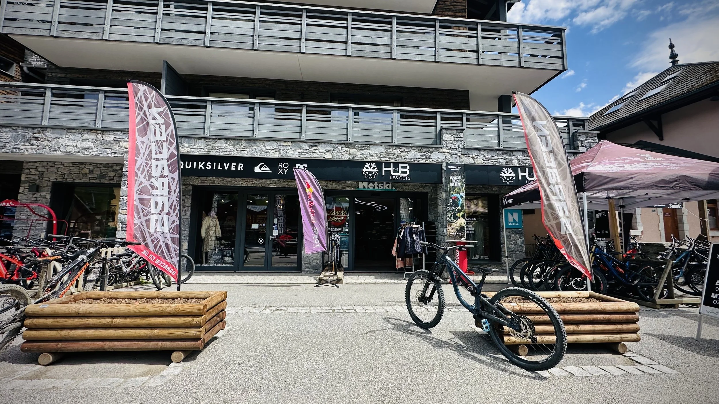 The Hub - Les Gets - Opposite the ice rink