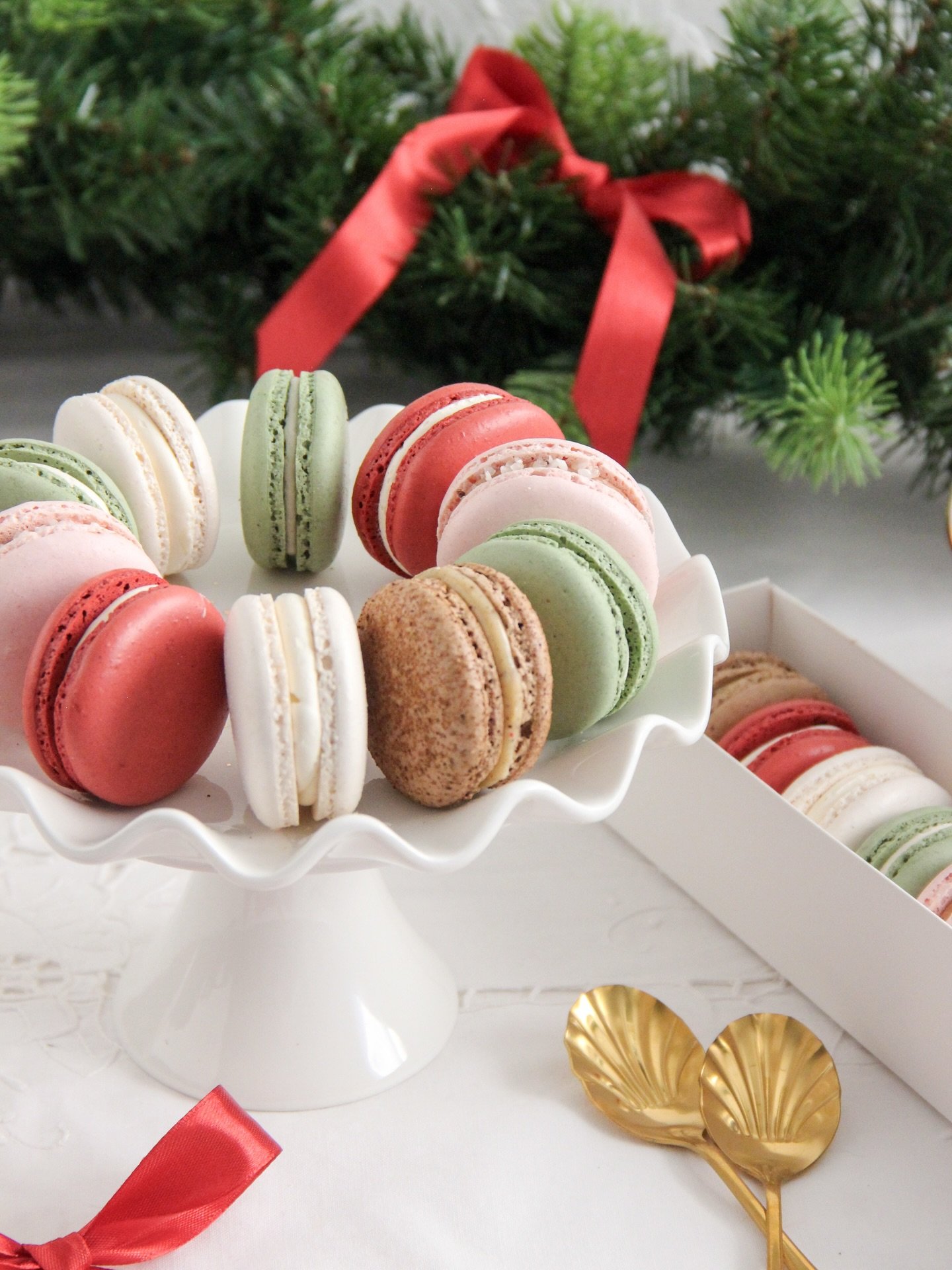 Lomalla 12.1.2026 asti 🎄

Palaan ty&ouml;puhelimen ja s&auml;hk&ouml;postin &auml;&auml;reen tammikuussa. Ihanaa joulua ja onnellista uutta vuotta! ✨

#kakkusankari #kakkusankarikonditoria #macarontampere #macarons #joulumacaron