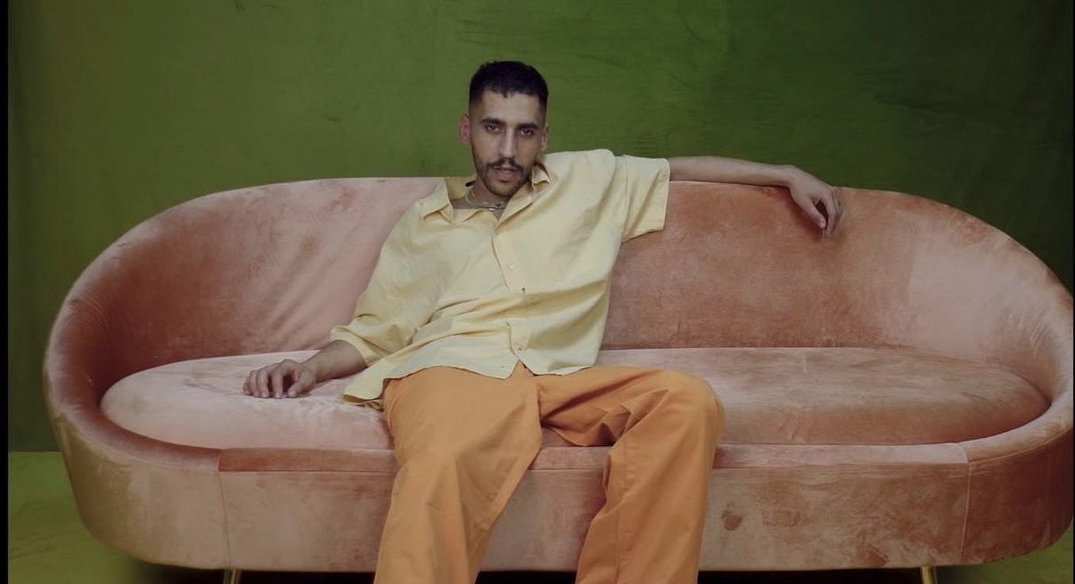 MN Galbi Music Video
Singer/Songwriter: Idreesi
Music Production: Zaid Kreshan & Bil3aks
Mixing & Mastering: Wall of Sound Records
Directed by: Mohammad Idreesi
Cinematographer: Mohammad Amayreh
Producer: Bil3aks
Editor: Bayan Abutaema
Colorist: Ser