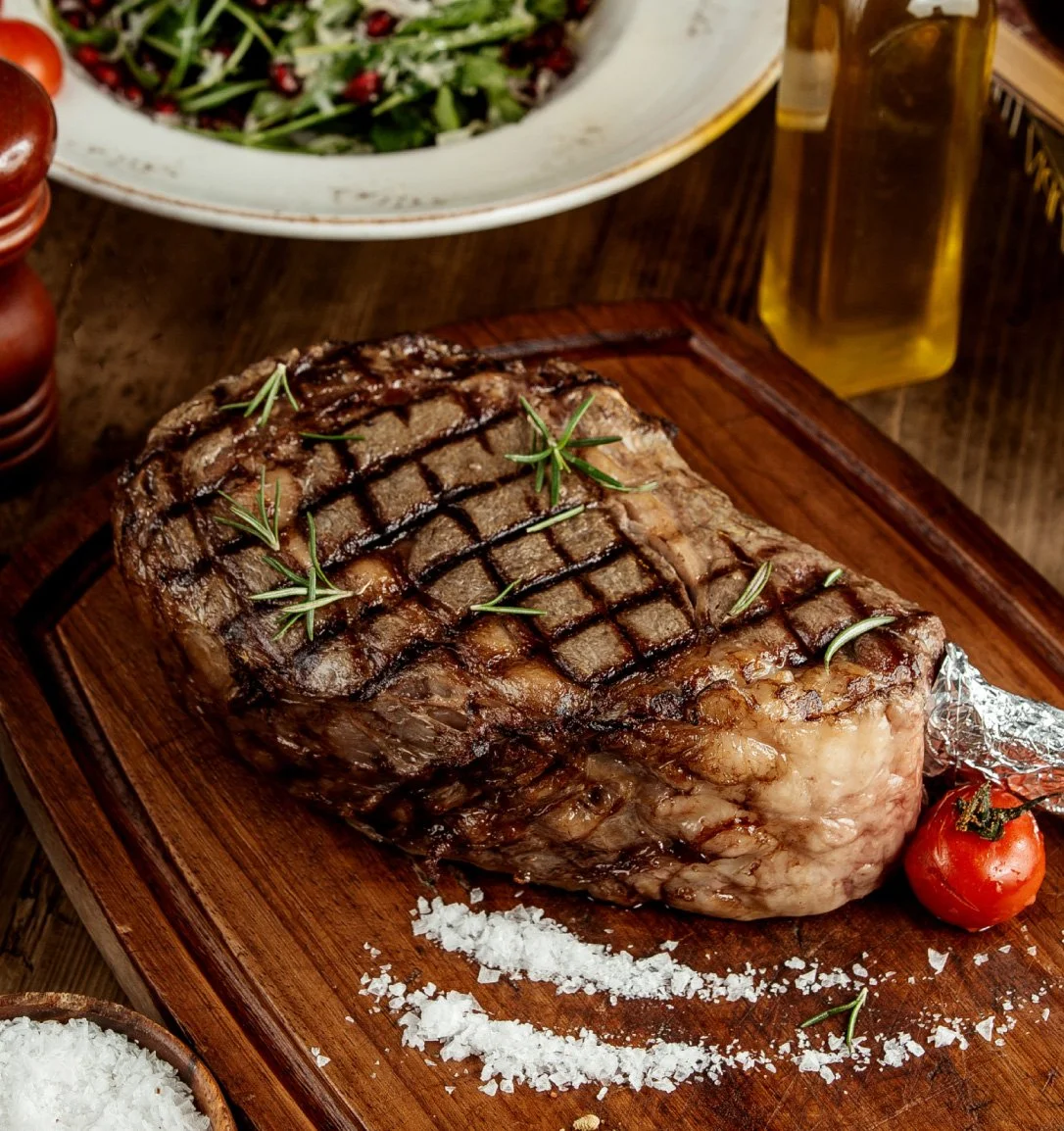 Bife de Chorizo (Vazia) com capa de gordura na grelha - Restaurante Belos Aires.