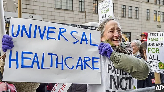 UNIVERSAL HEALTH CARE SAVES LOTS OF LIVES AND MONEY