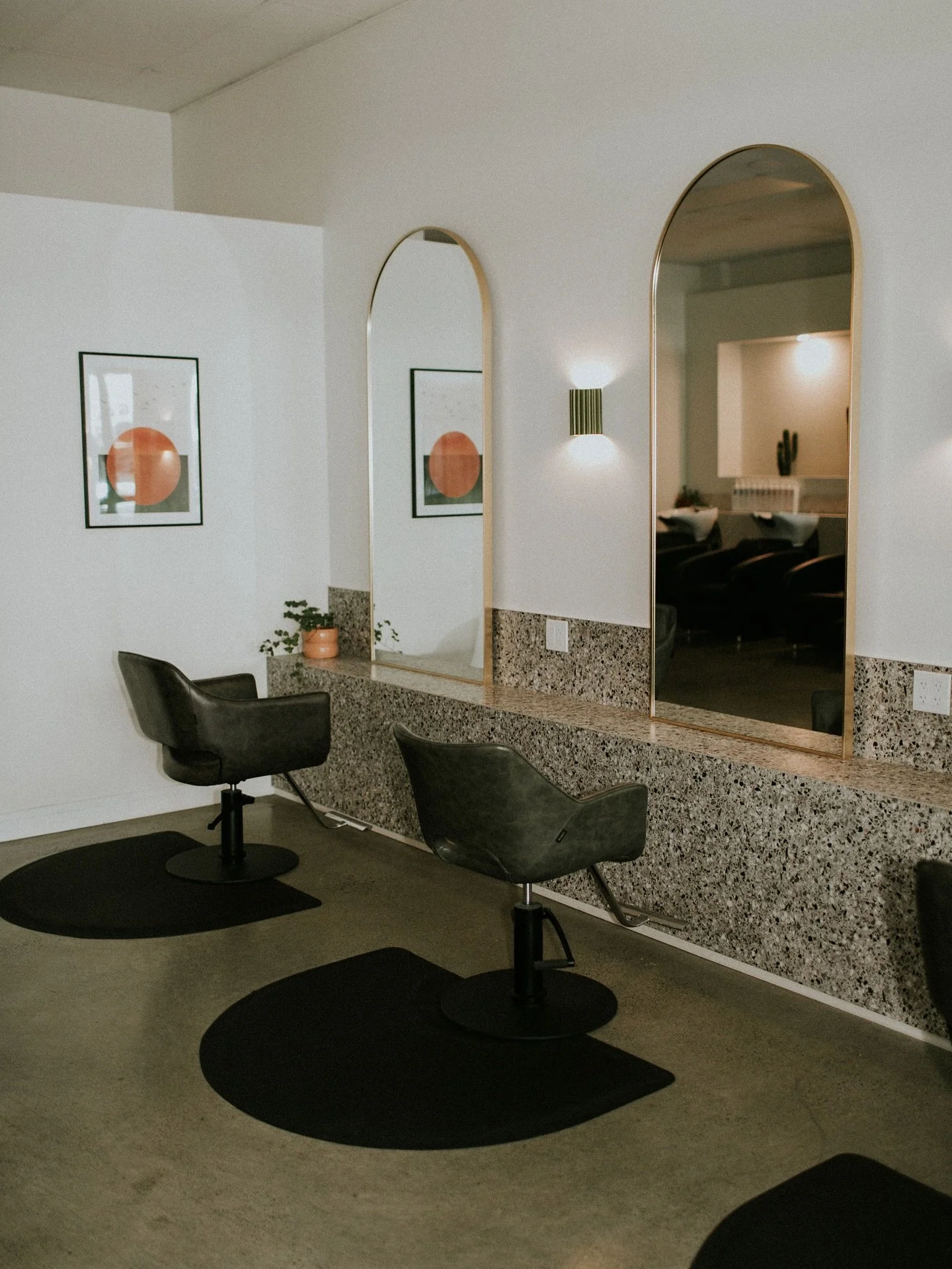 A space designed for creativity and comfort. Come sit with us, and let&rsquo;s create something beautiful.