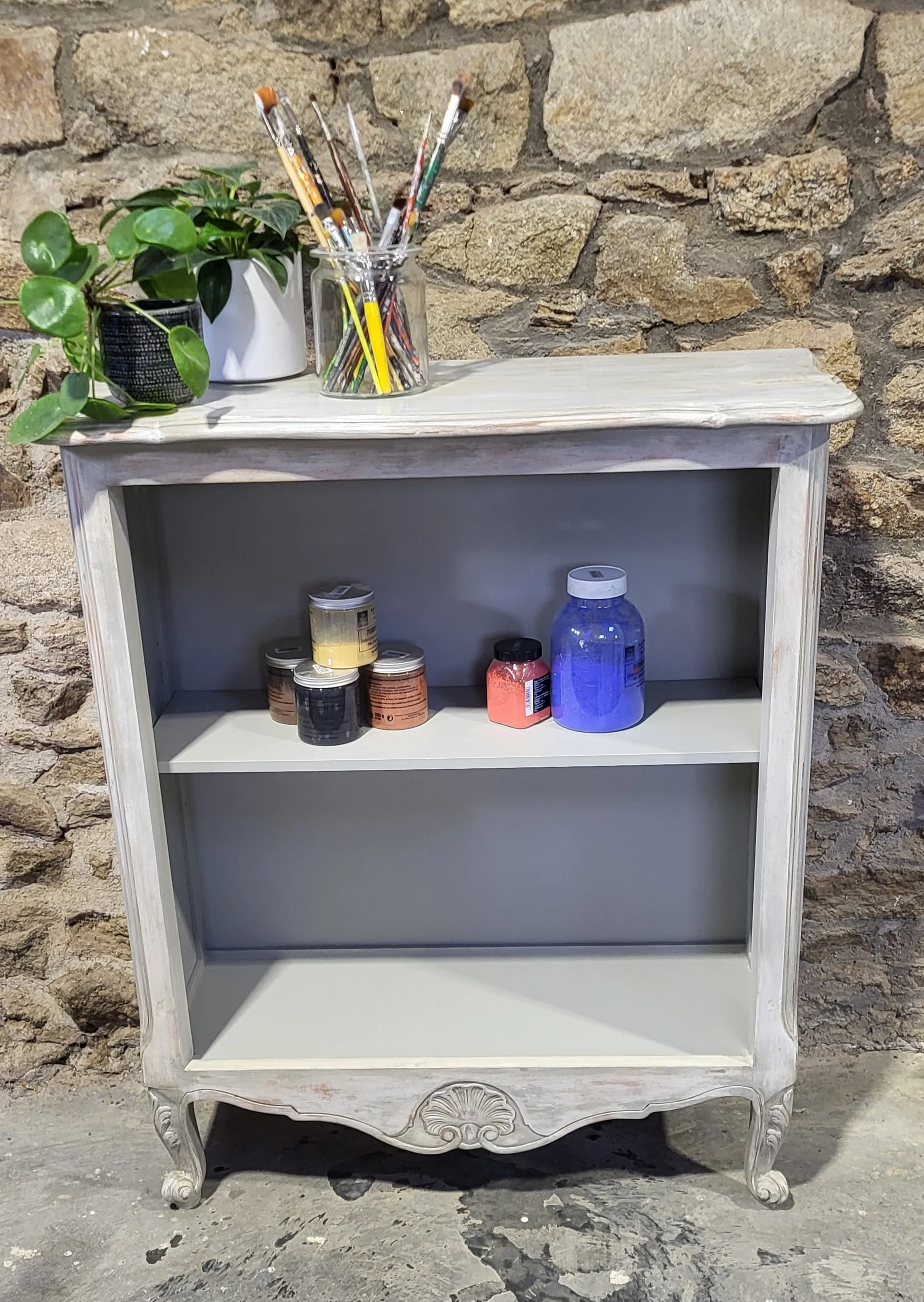 Meuble de style classique revisité en petite bibliothèque