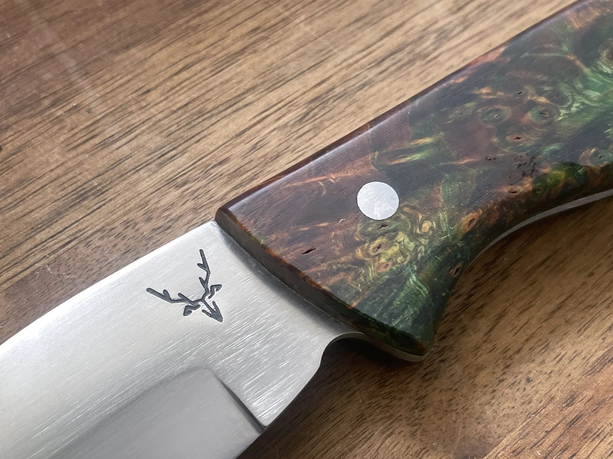 Curly Birch Knife Camo close up