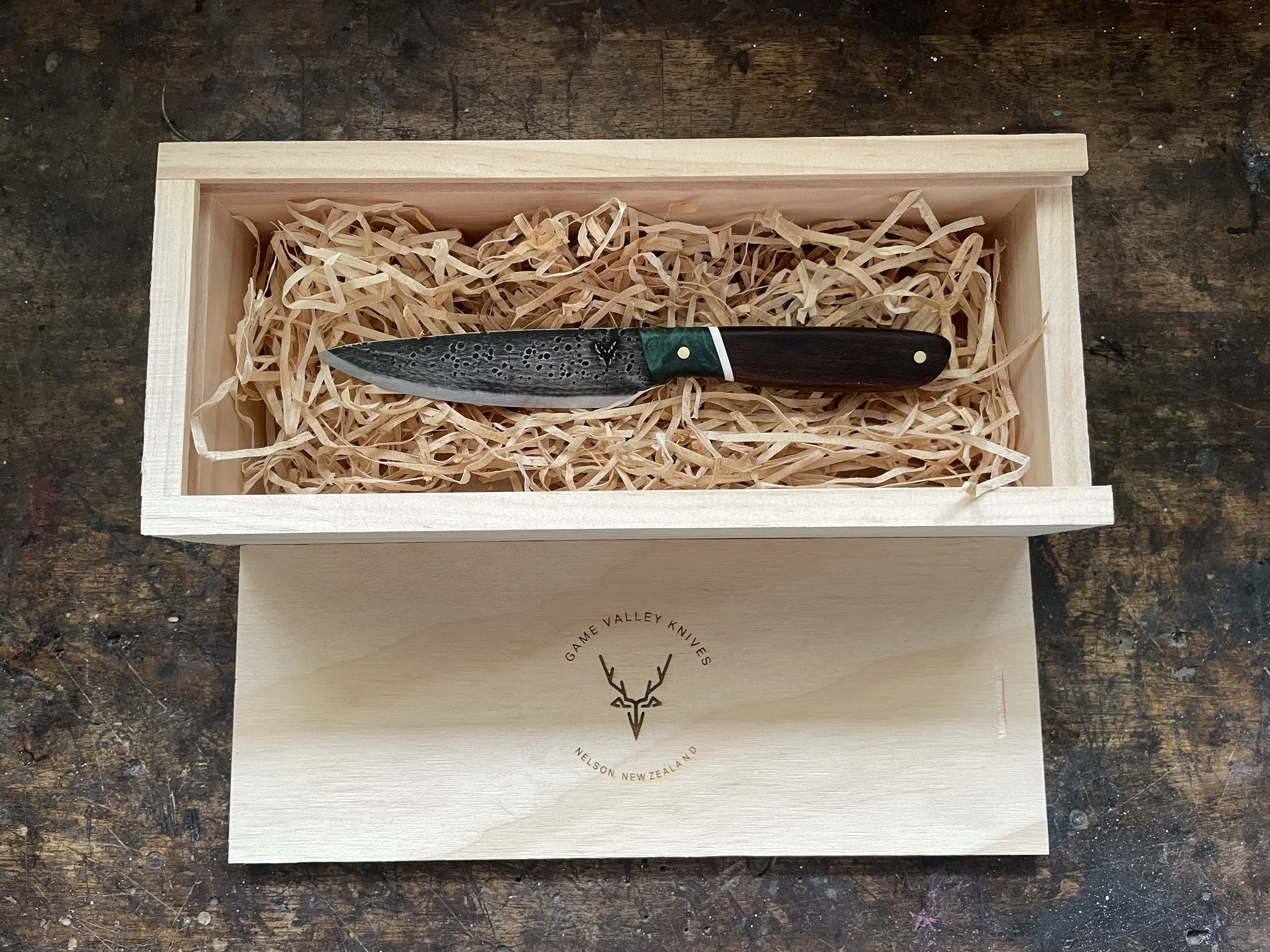 utility knife in gift box