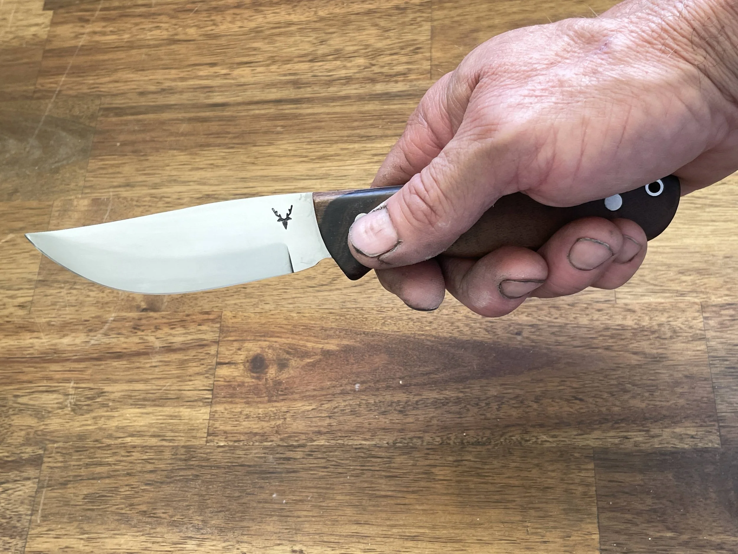 Ultimate Hunter in the hand - Walnut