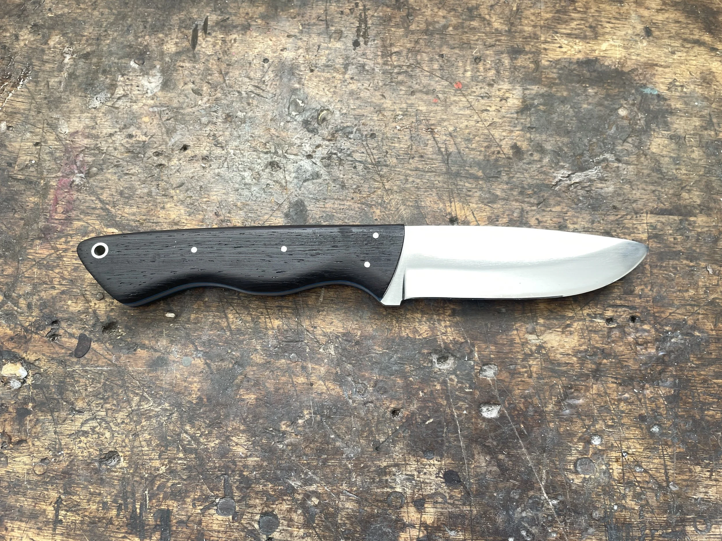 Classic Hunter with Palmwood handle facing right